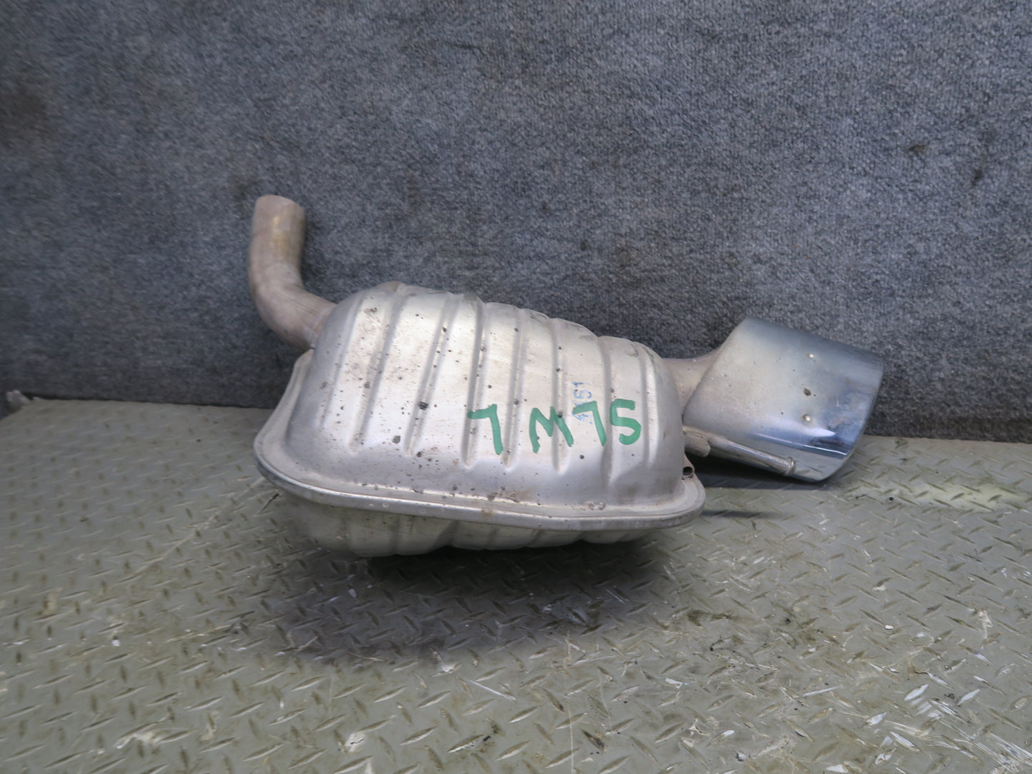 03-08 Mercedes R230 SL550 Set of 2 Rear Left & Right Exhaust Muffler w Tips OEM