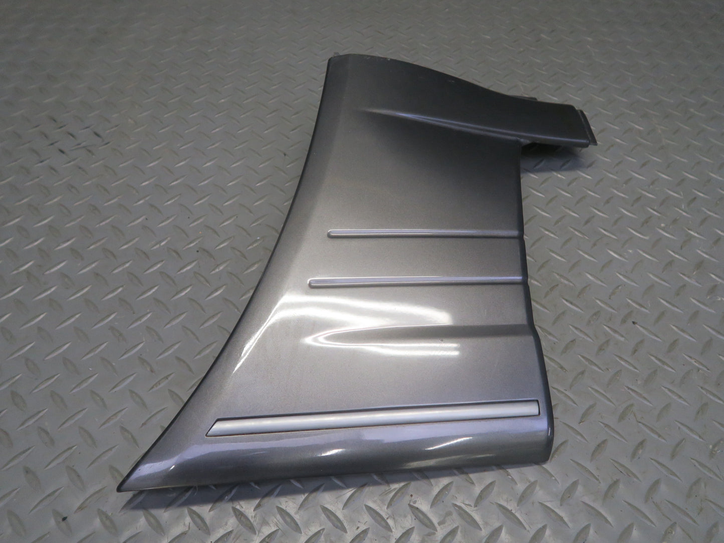 1998-2002 Lexus J100 LX470 Front Right Pass Side Fender Molding Panel Trim