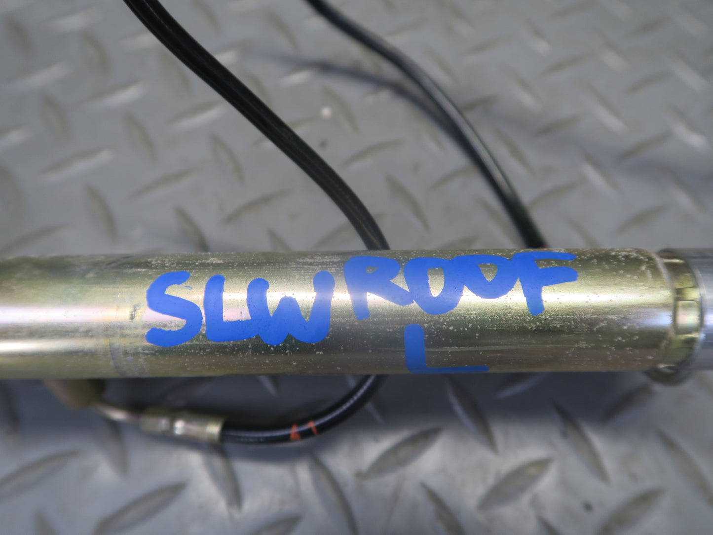 03-12 Mercedes R230 SL550 Convertible Left TOP Roof Hydraulic Cylinder OEM
