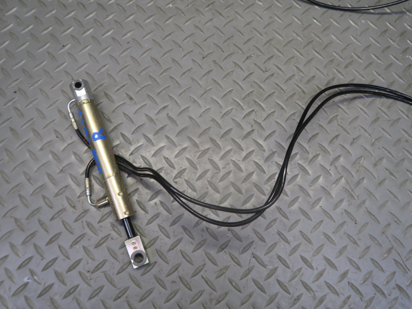 03-12 Mercedes R230 SL500 Convertible Right TOP Roof Hydraulic Cylinder OEM