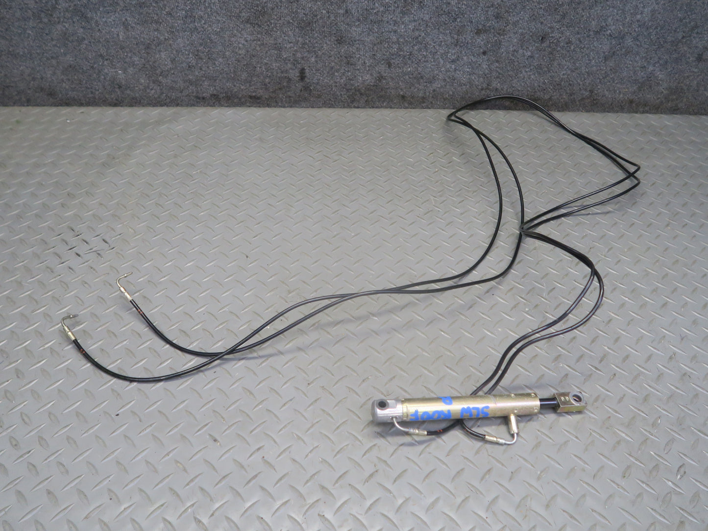 03-12 Mercedes R230 SL500 Convertible Right TOP Roof Hydraulic Cylinder OEM