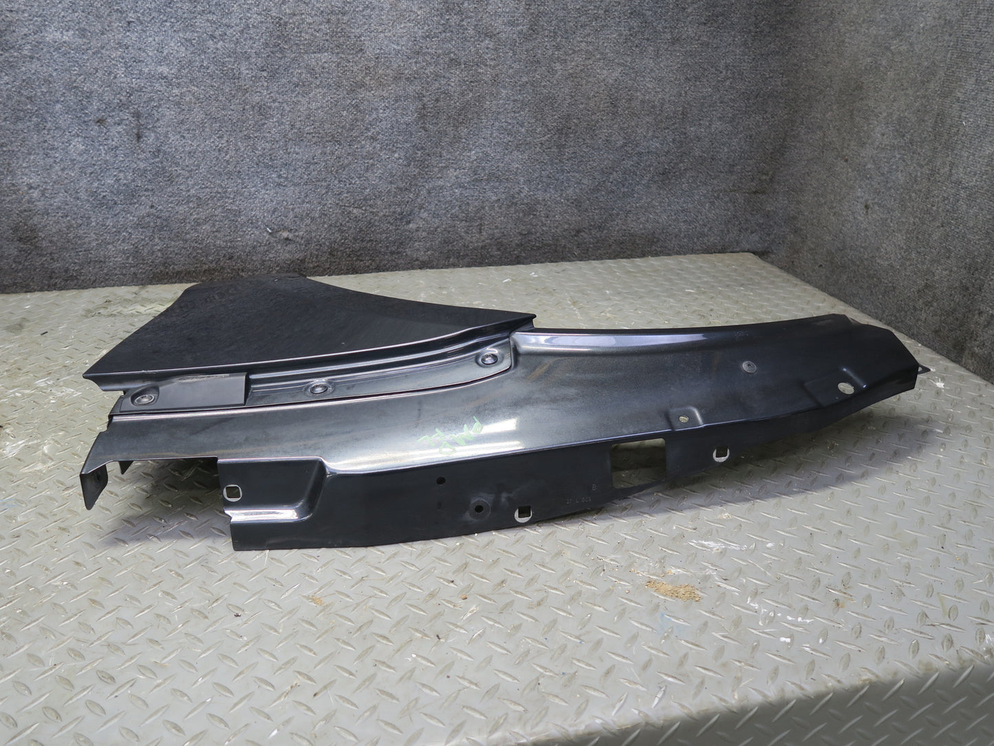 2015-2025 Porsche Macan Front Left Side Fender Shell Panel Cover Volcano Gray