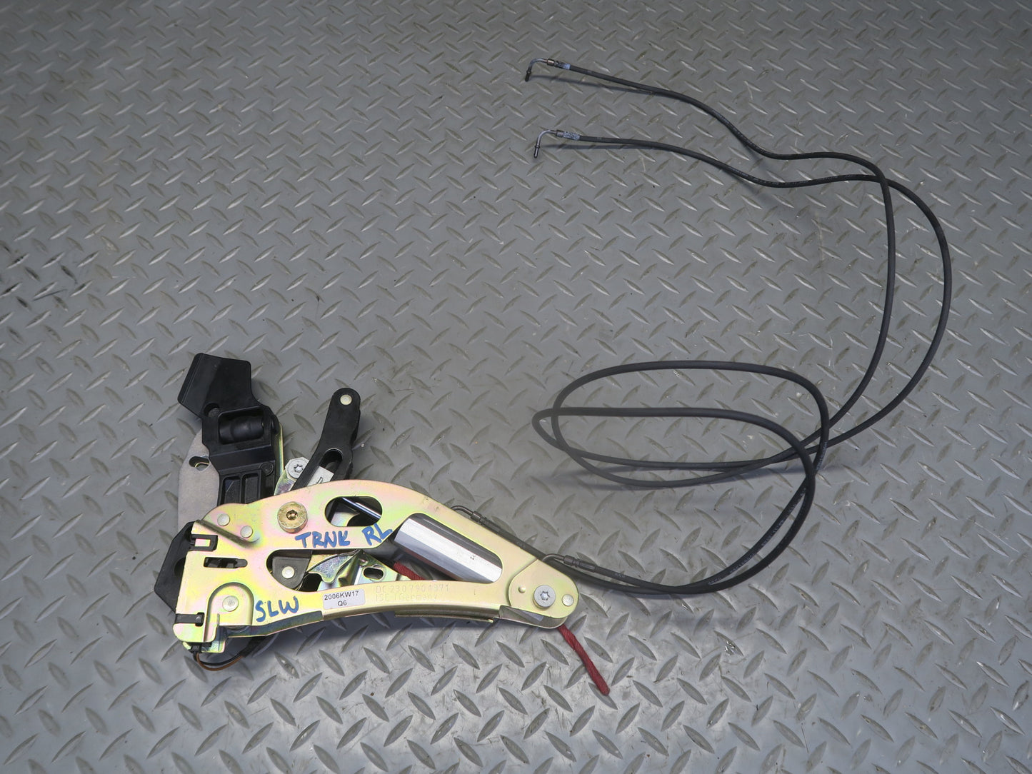 03-12 Mercedes R230 Sl-class Rear Left Trunk Lock Frame Cylinder 2307901371 OEM