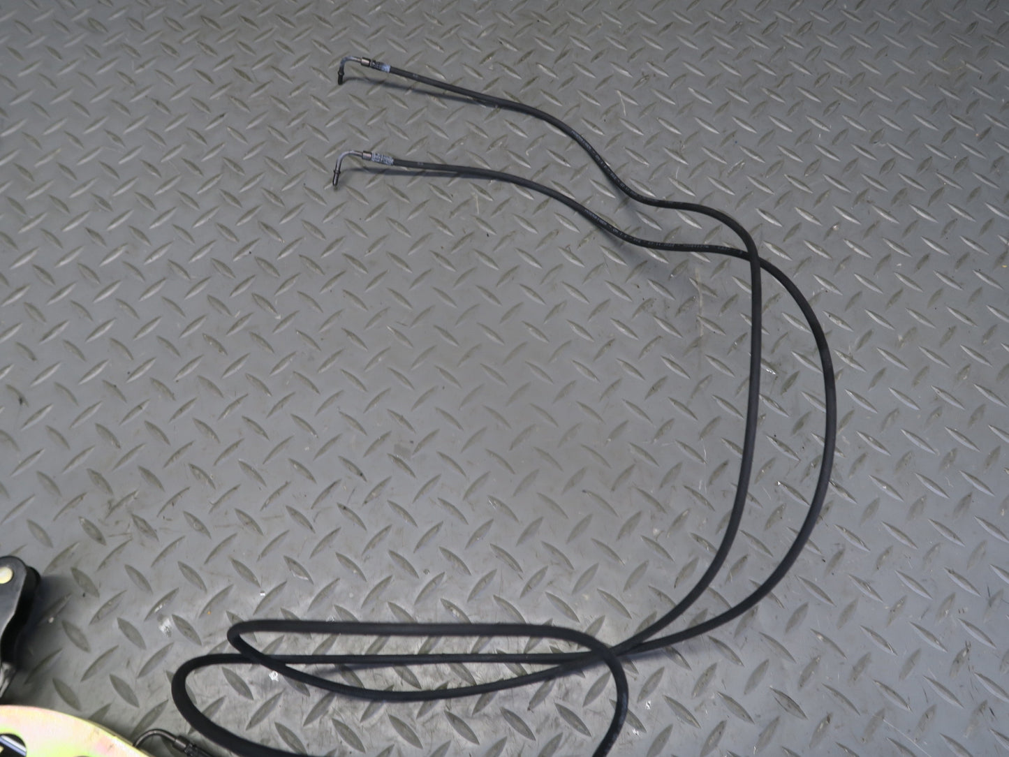 03-12 Mercedes R230 Sl-class Rear Left Trunk Lock Frame Cylinder 2307901371 OEM