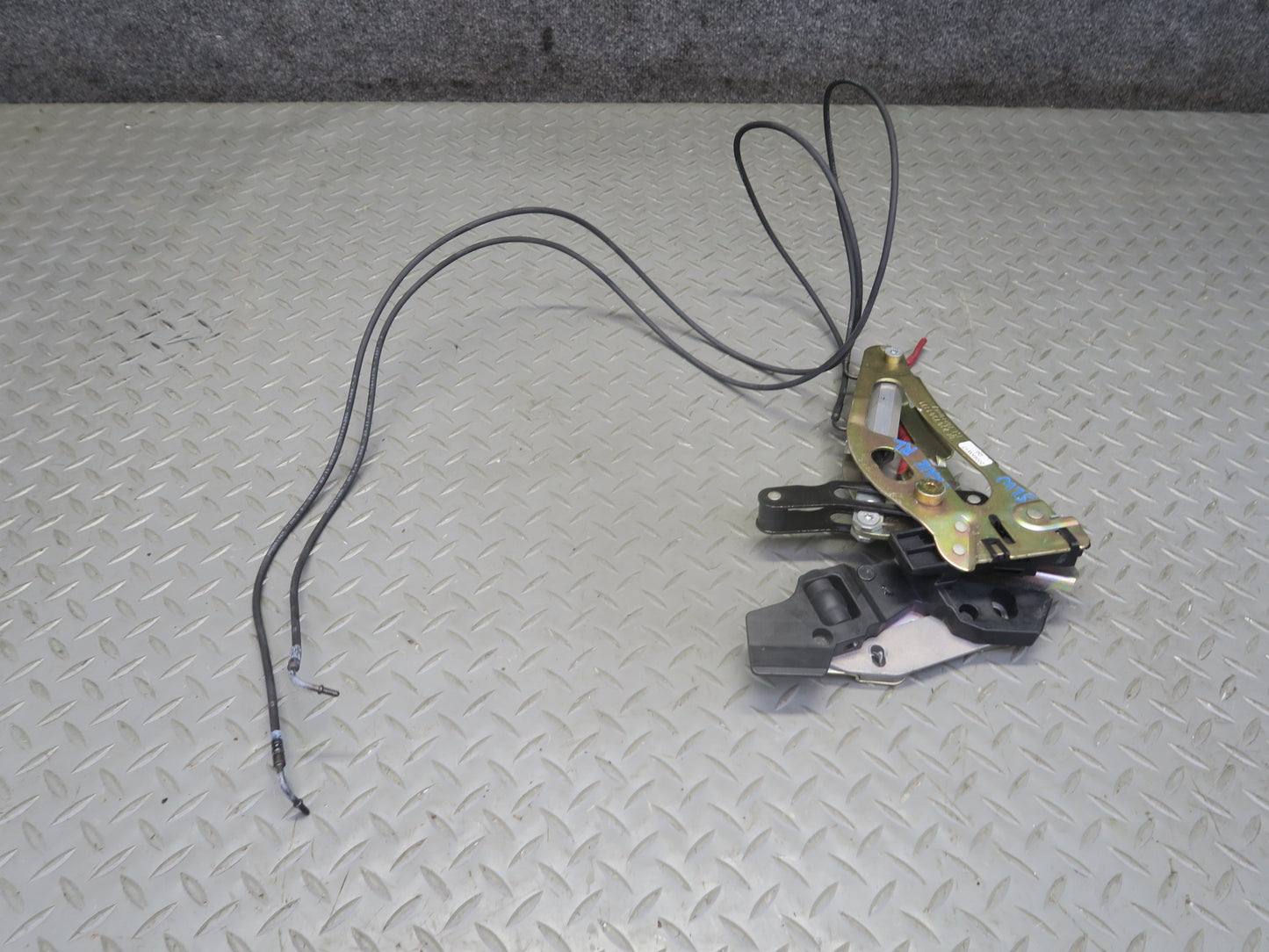 03-12 Mercedes R230 Sl-class Rear Left Trunk Lock Frame Cylinder 2307901371 OEM