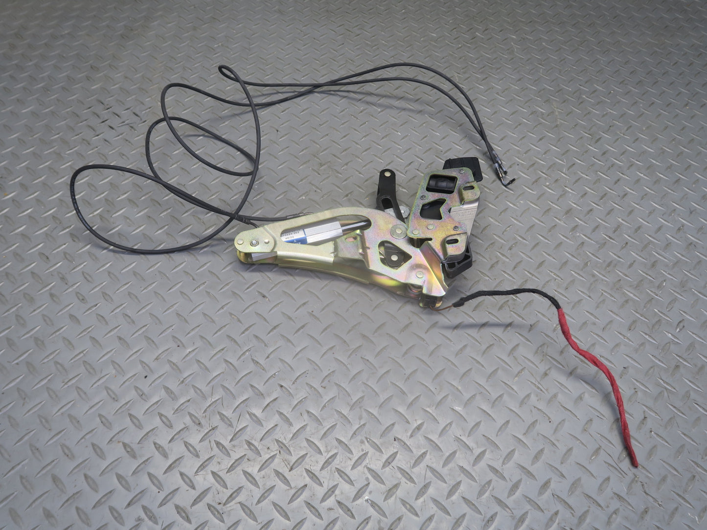 03-12 Mercedes R230 Sl-class Rear Left Trunk Lock Frame Cylinder 2307901371 OEM