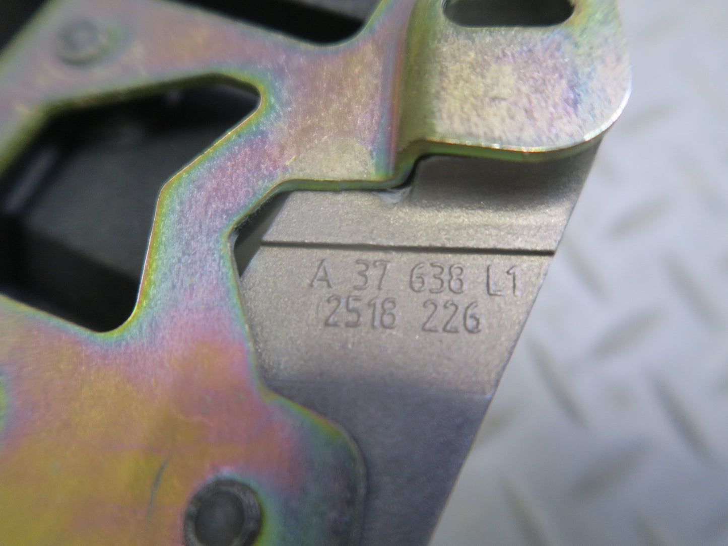 03-12 Mercedes R230 Sl-class Rear Left Trunk Lock Frame Cylinder 2307901371 OEM