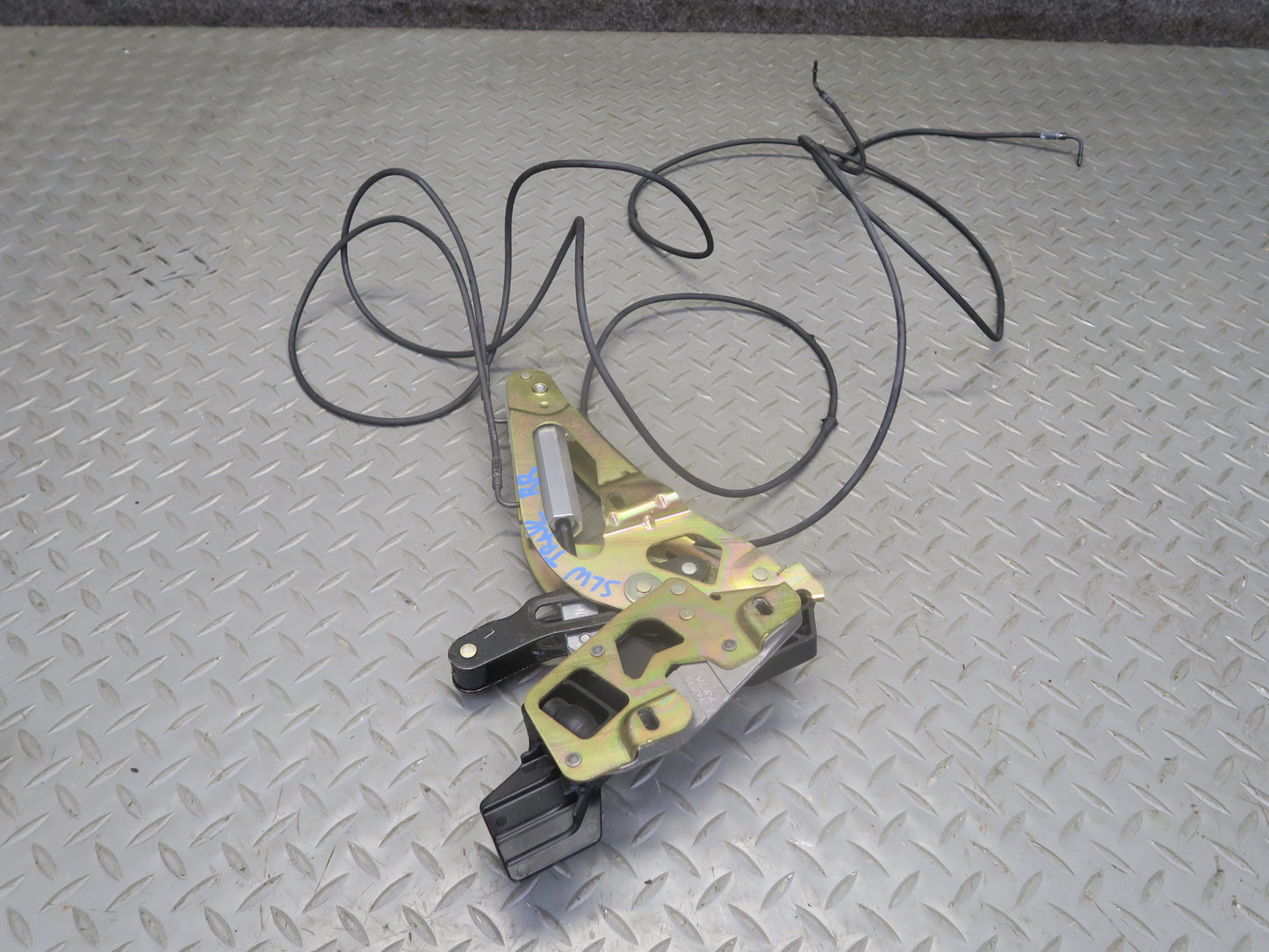 03-12 Mercedes R230 Sl-class Rear Right Trunk Lock Frame Cylinder 2307901471 OEM