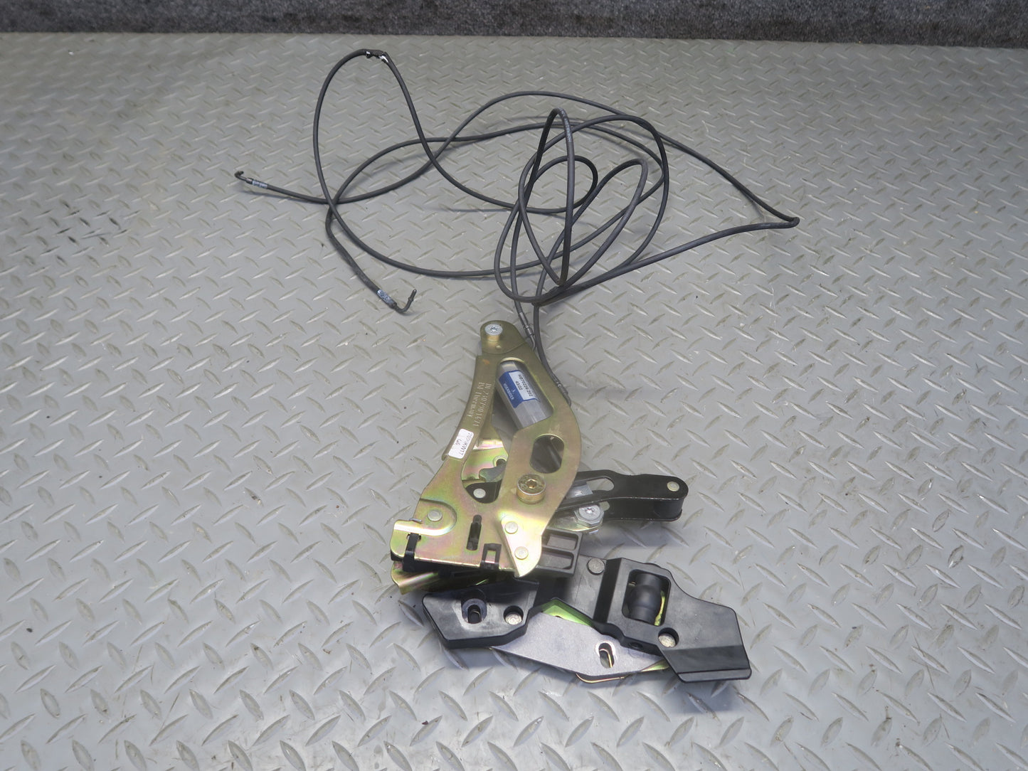 03-12 Mercedes R230 Sl-class Rear Right Trunk Lock Frame Cylinder 2307901471 OEM