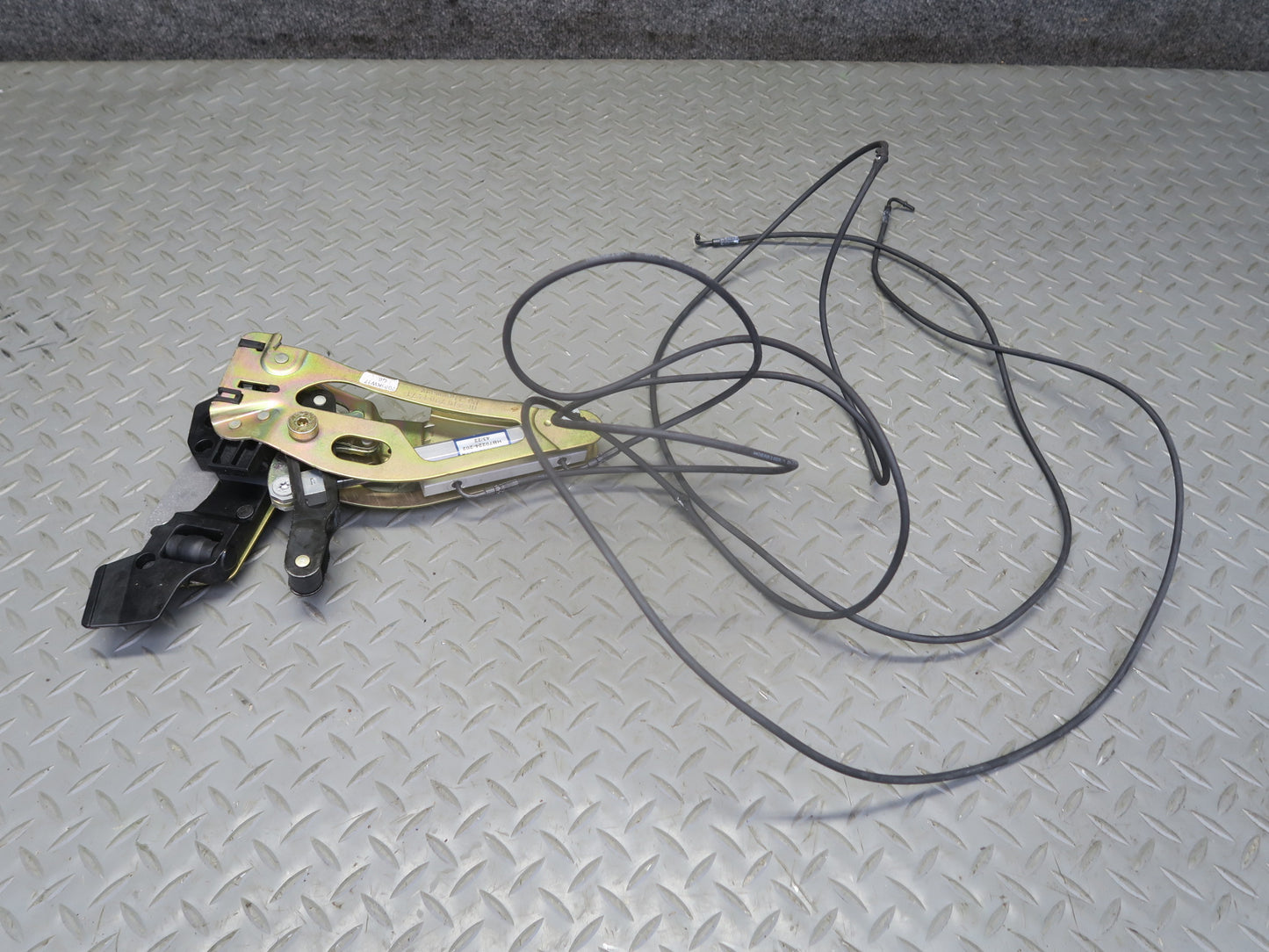 03-12 Mercedes R230 Sl-class Rear Right Trunk Lock Frame Cylinder 2307901471 OEM