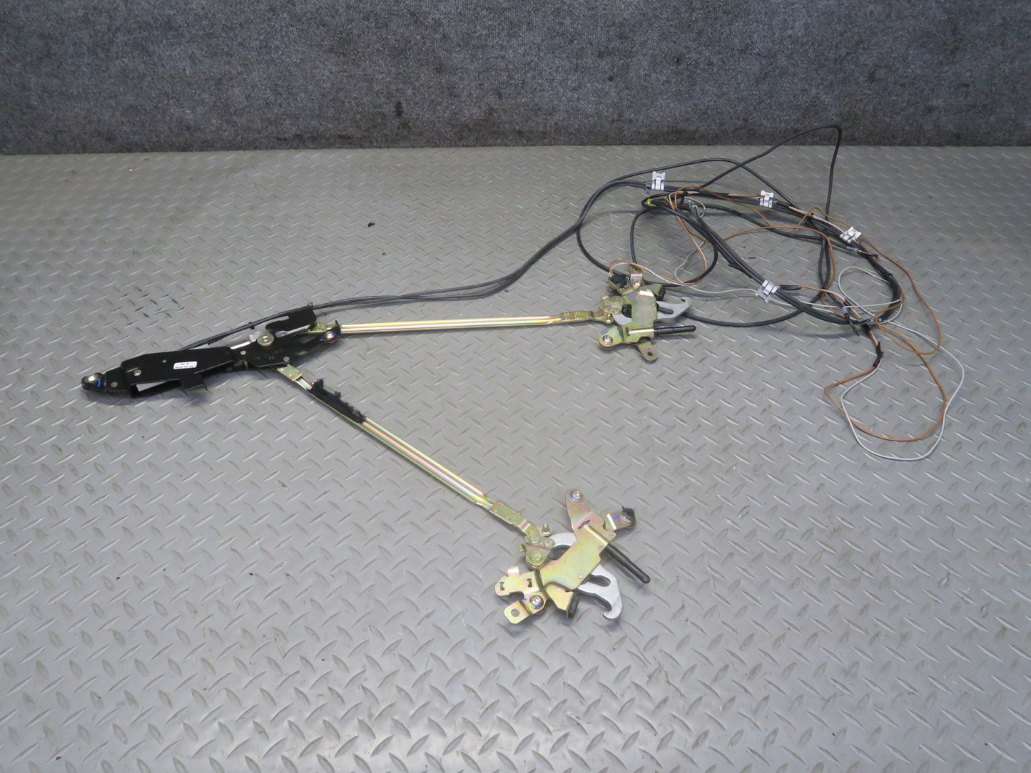 03-12 Mercedes R230 Sl-class Convertible Front TOP Roof Lock Latch w Lines OEM