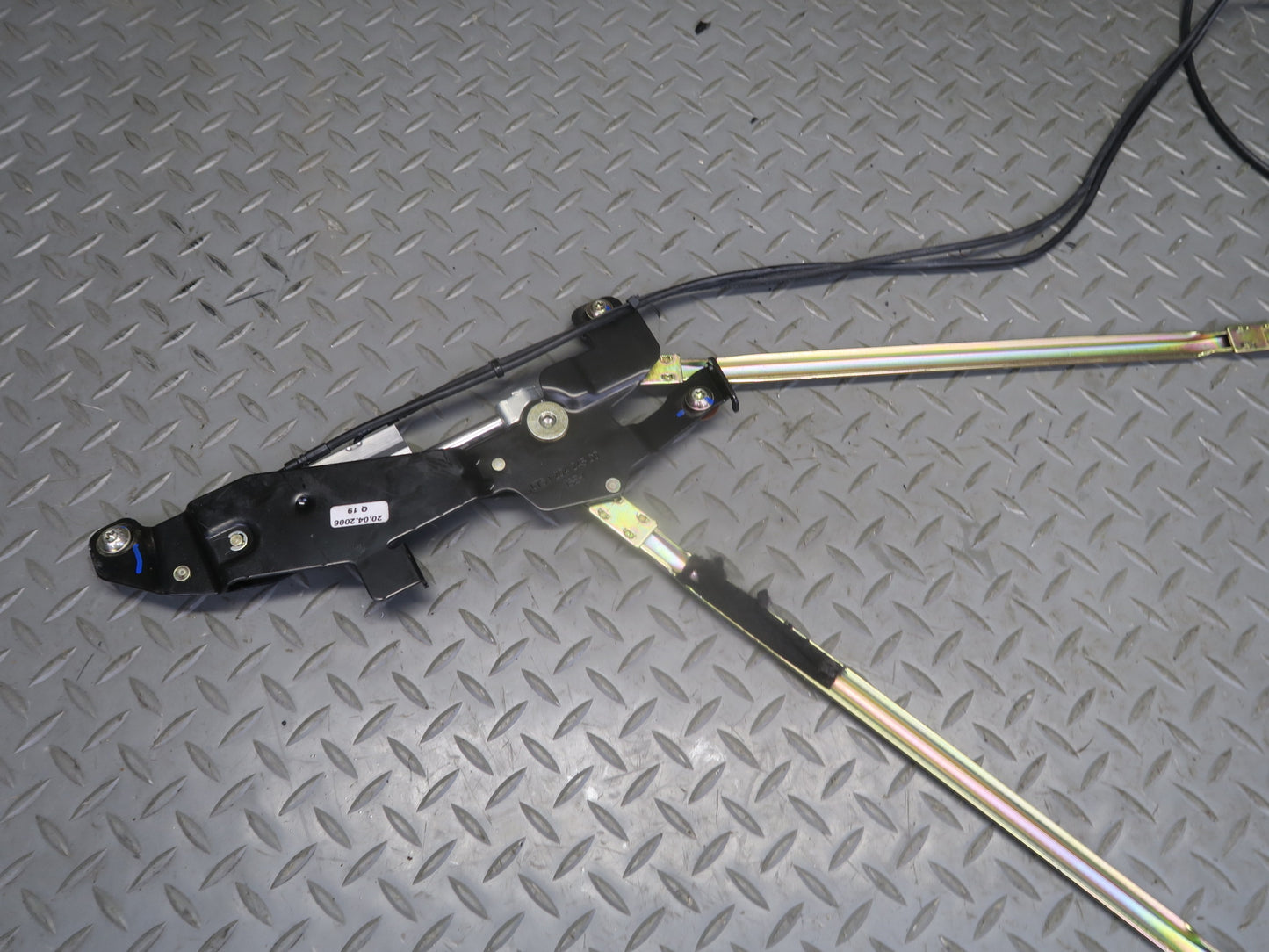 03-12 Mercedes R230 Sl-class Convertible Front TOP Roof Lock Latch w Lines OEM