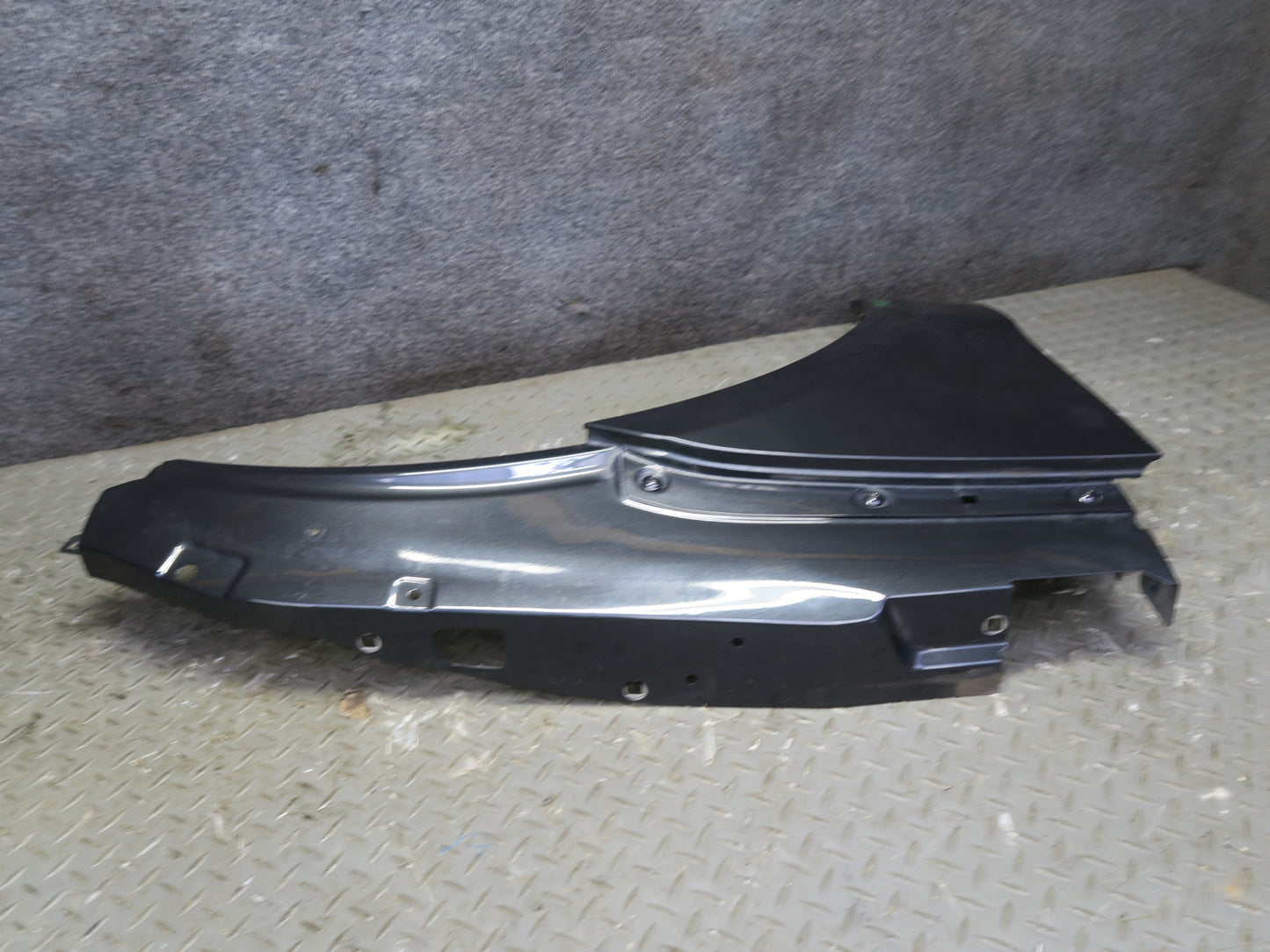 2015-2025 Porsche Macan Front Right Side Fender Shell Panel Cover Volcano Gray