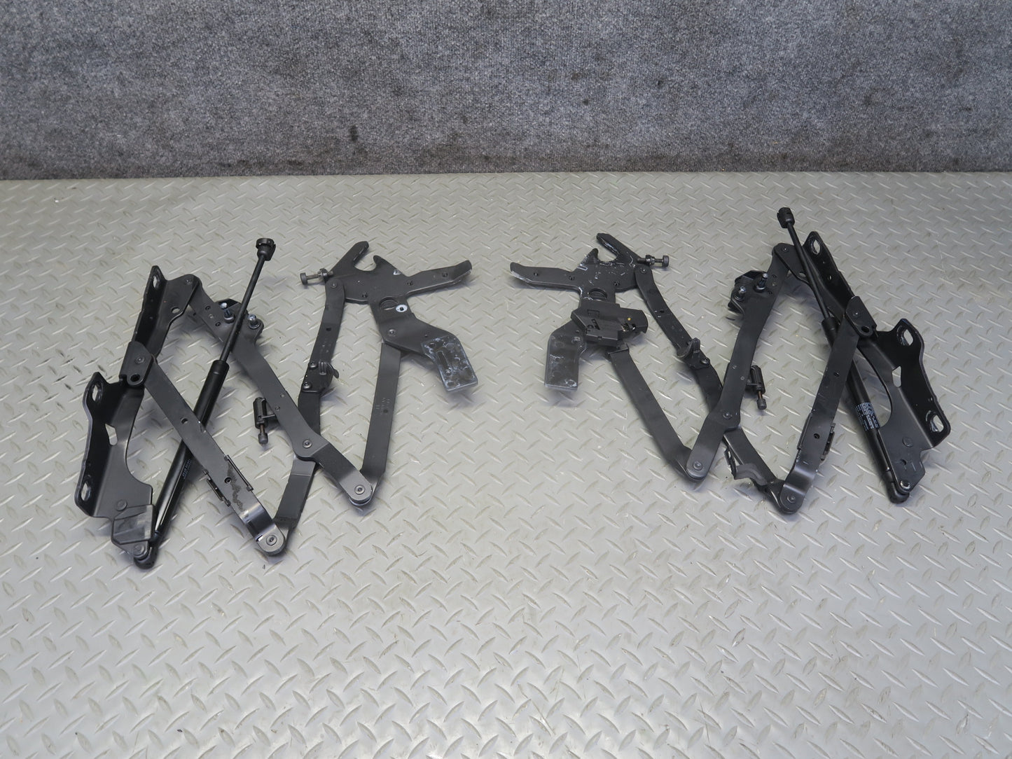 07-12 Mercedes R230 Sl-class Rear Trunk Lid Left & Right Hinge w Support Set OEM