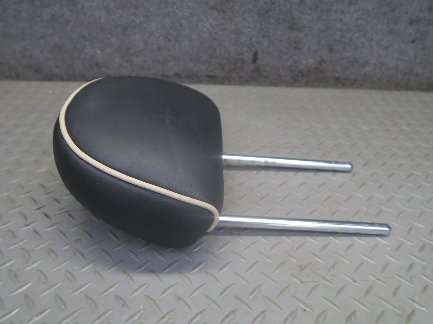 11-15 Mini Cooper S R60 Countryman Set of 2 Front Left & Right Seat Headrest OEM