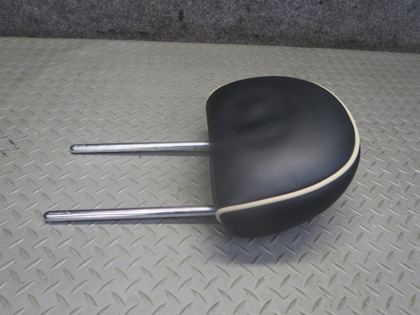 11-15 Mini Cooper S R60 Countryman Set of 2 Front Left & Right Seat Headrest OEM