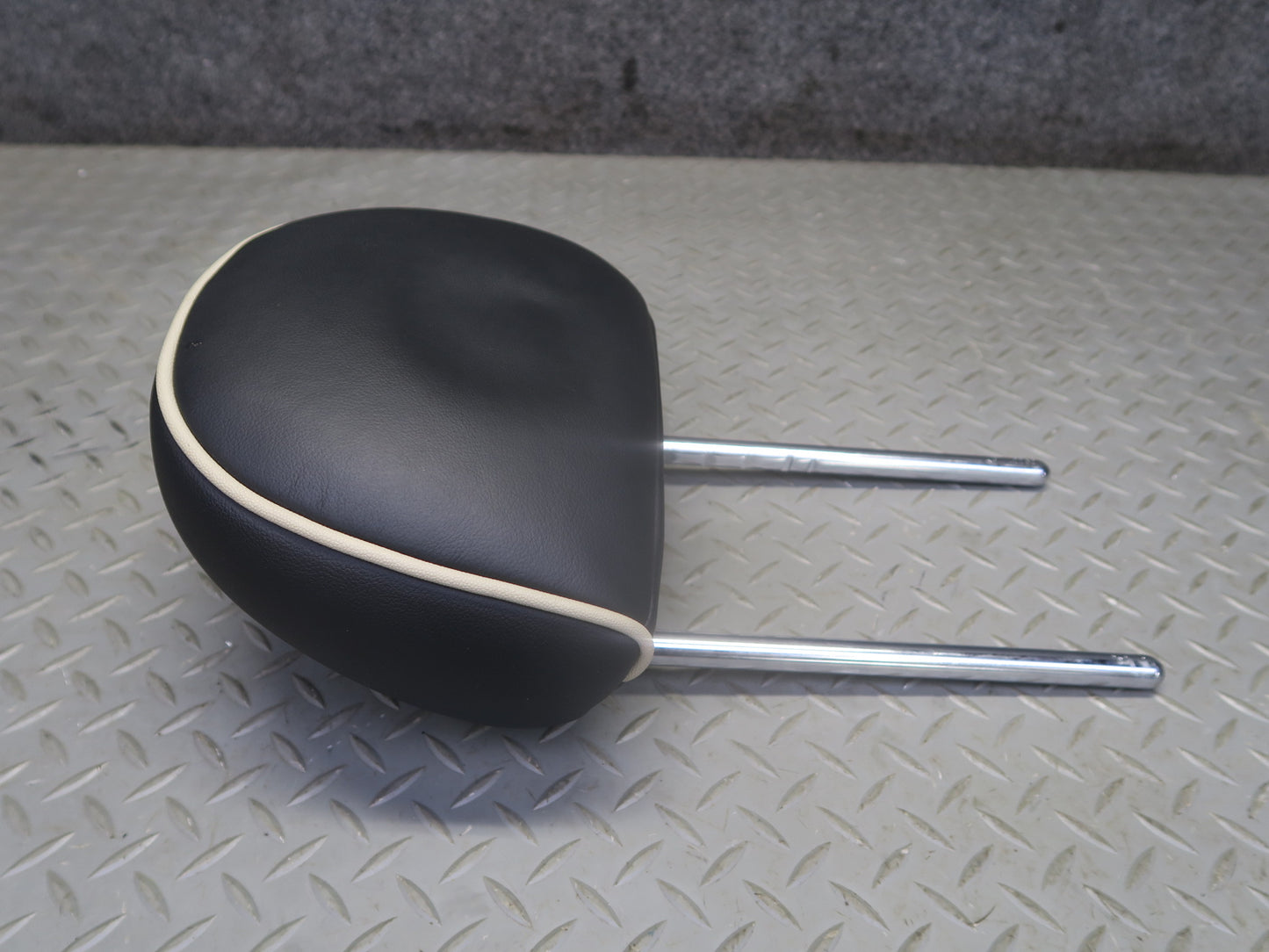 11-15 Mini Cooper S R60 Countryman Set of 2 Front Left & Right Seat Headrest OEM