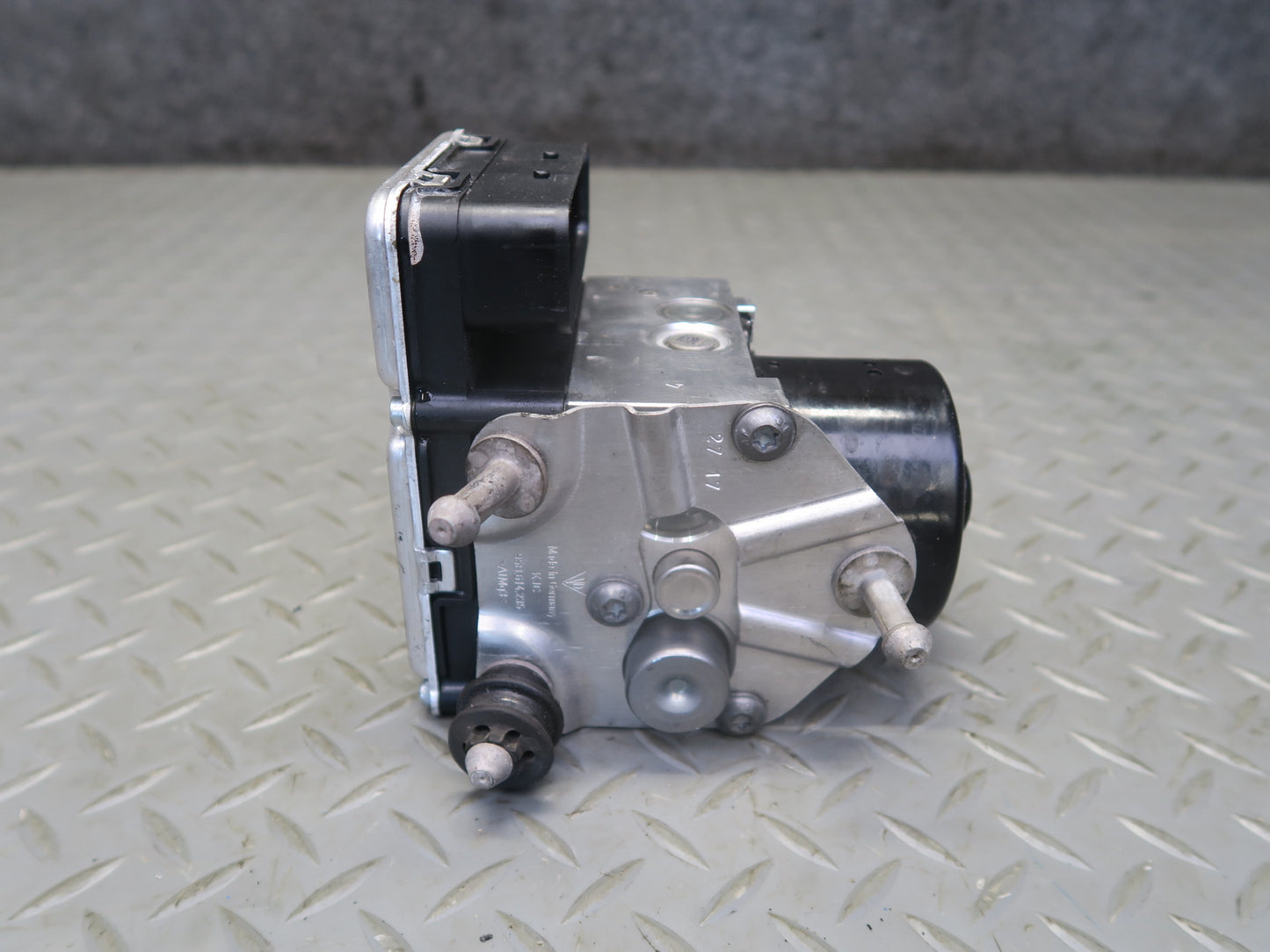 2015-2018 Porsche Macan Anti Lock Brake ABS Pump Module 95B614517L
