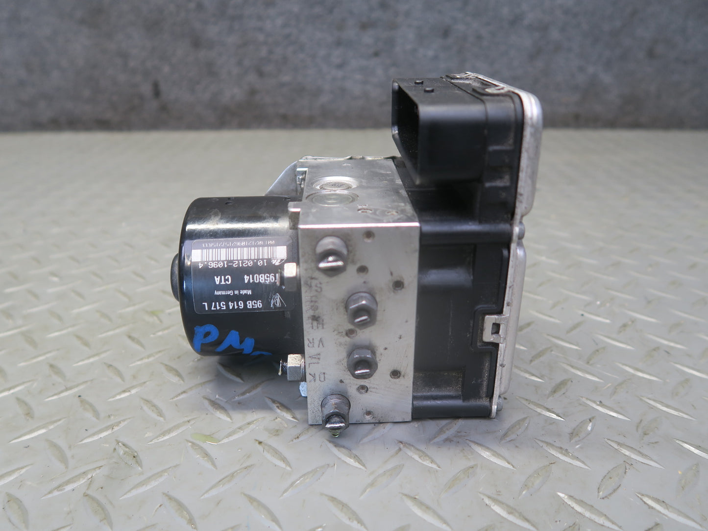 2015-2018 Porsche Macan Anti Lock Brake ABS Pump Module 95B614517L