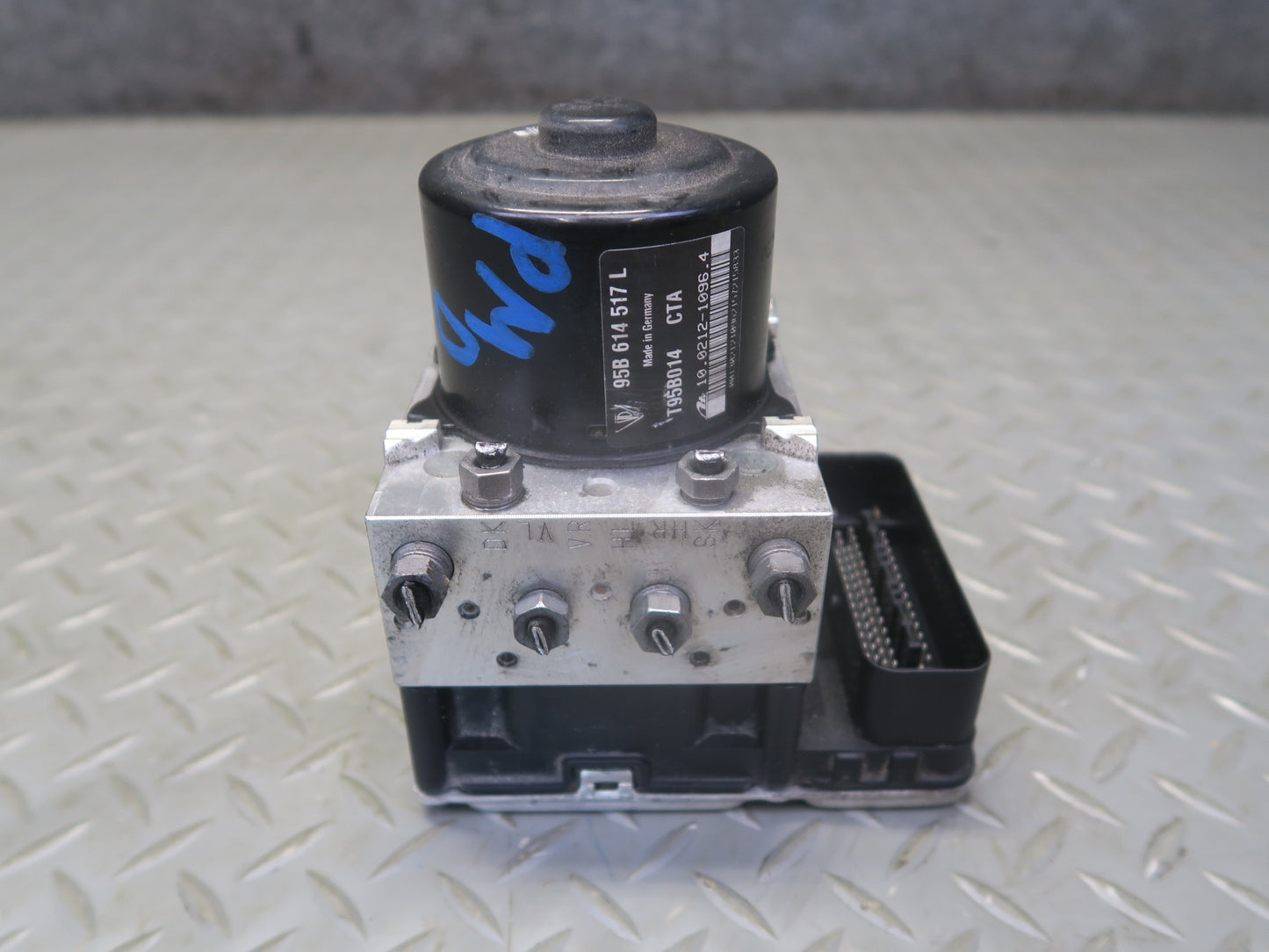 2015-2018 Porsche Macan Anti Lock Brake ABS Pump Module 95B614517L