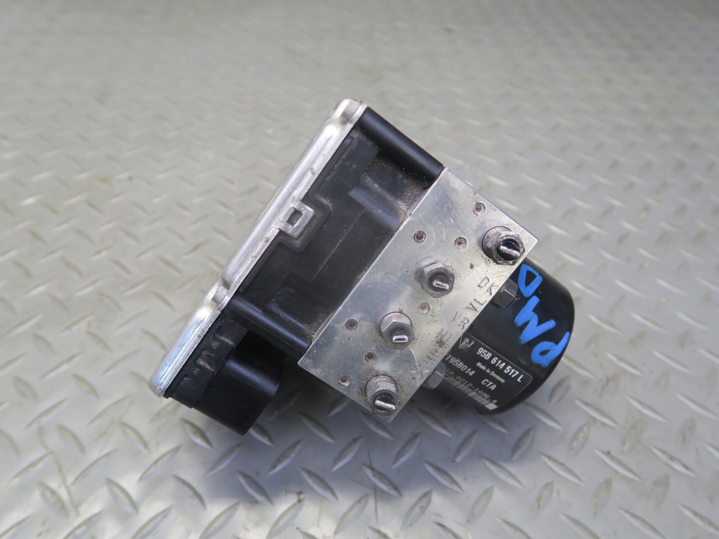 2015-2018 Porsche Macan Anti Lock Brake ABS Pump Module 95B614517L