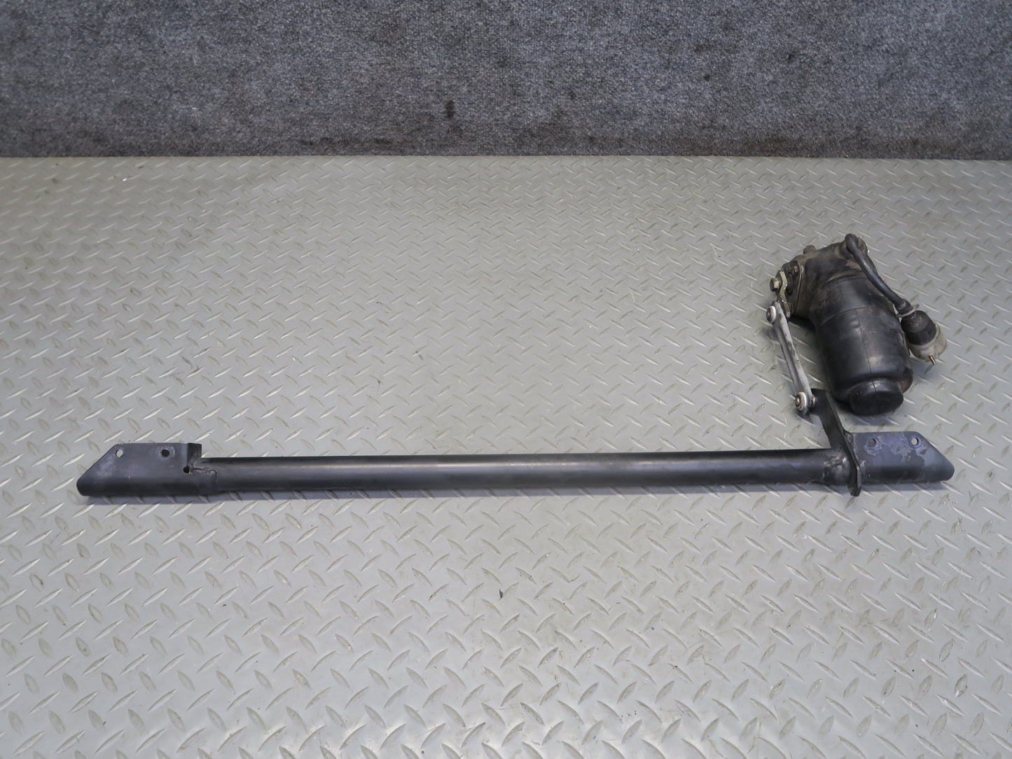 1987-1991 Porsche 928 Headlight Motor w Rod Linkage Bar 92862402300