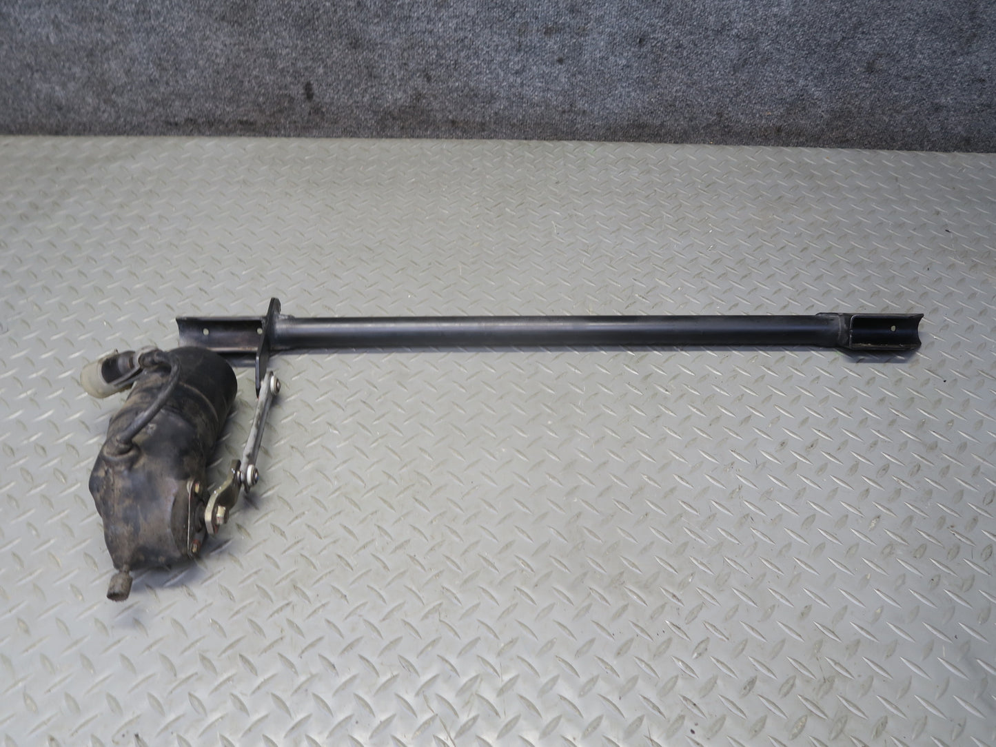 1987-1991 Porsche 928 Headlight Motor w Rod Linkage Bar 92862402300