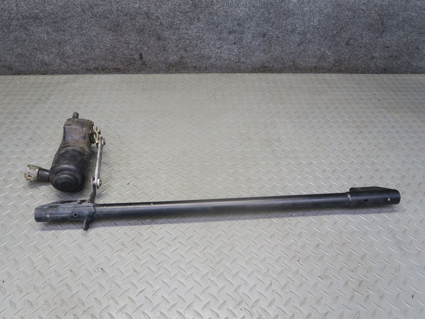 1987-1991 Porsche 928 Headlight Motor w Rod Linkage Bar 92862402300