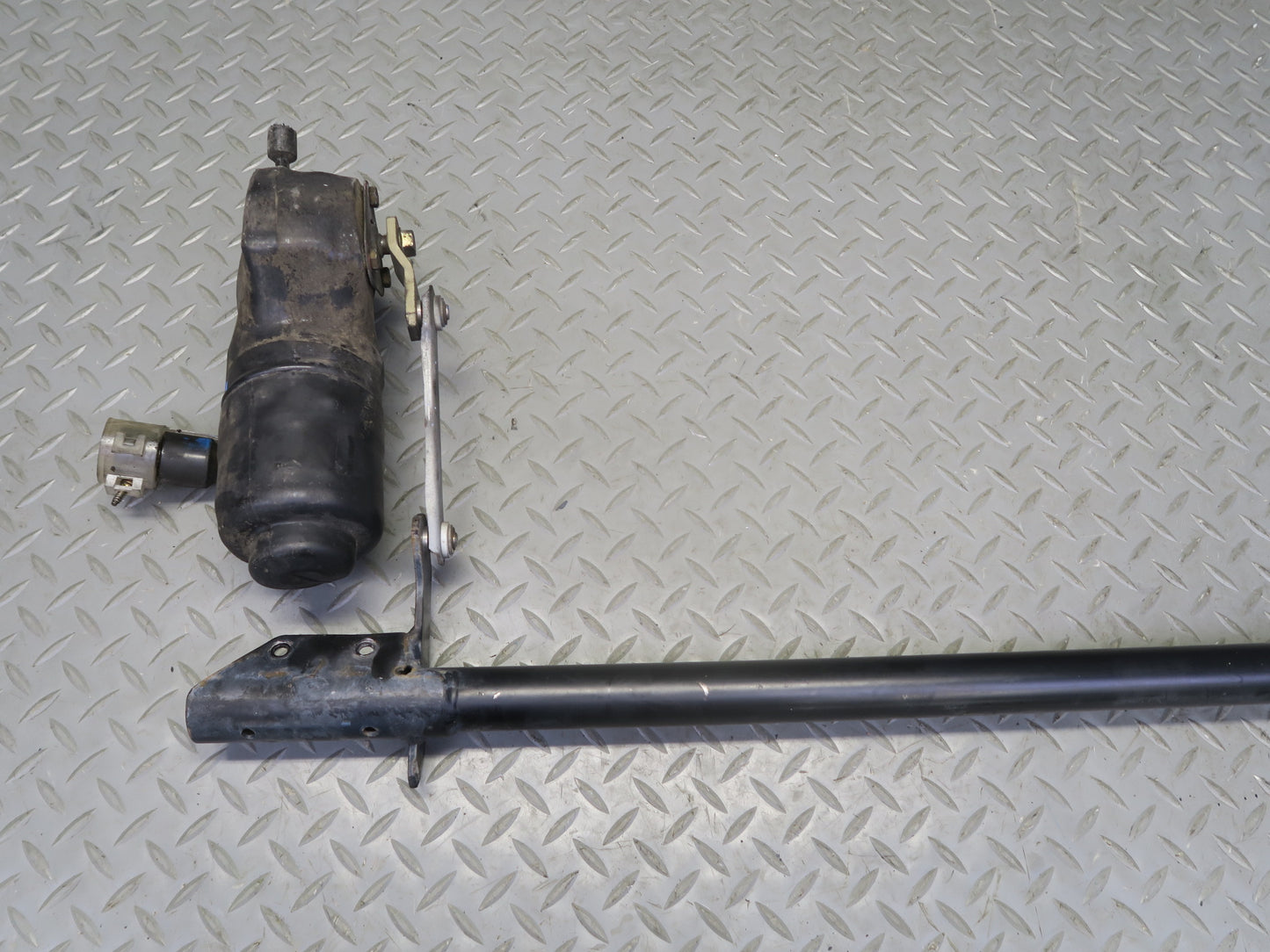 1987-1991 Porsche 928 Headlight Motor w Rod Linkage Bar 92862402300