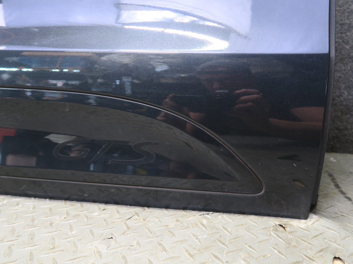 2015-2018 Porsche Macan Front Right Door Shell Panel Volcano Gray Metallic