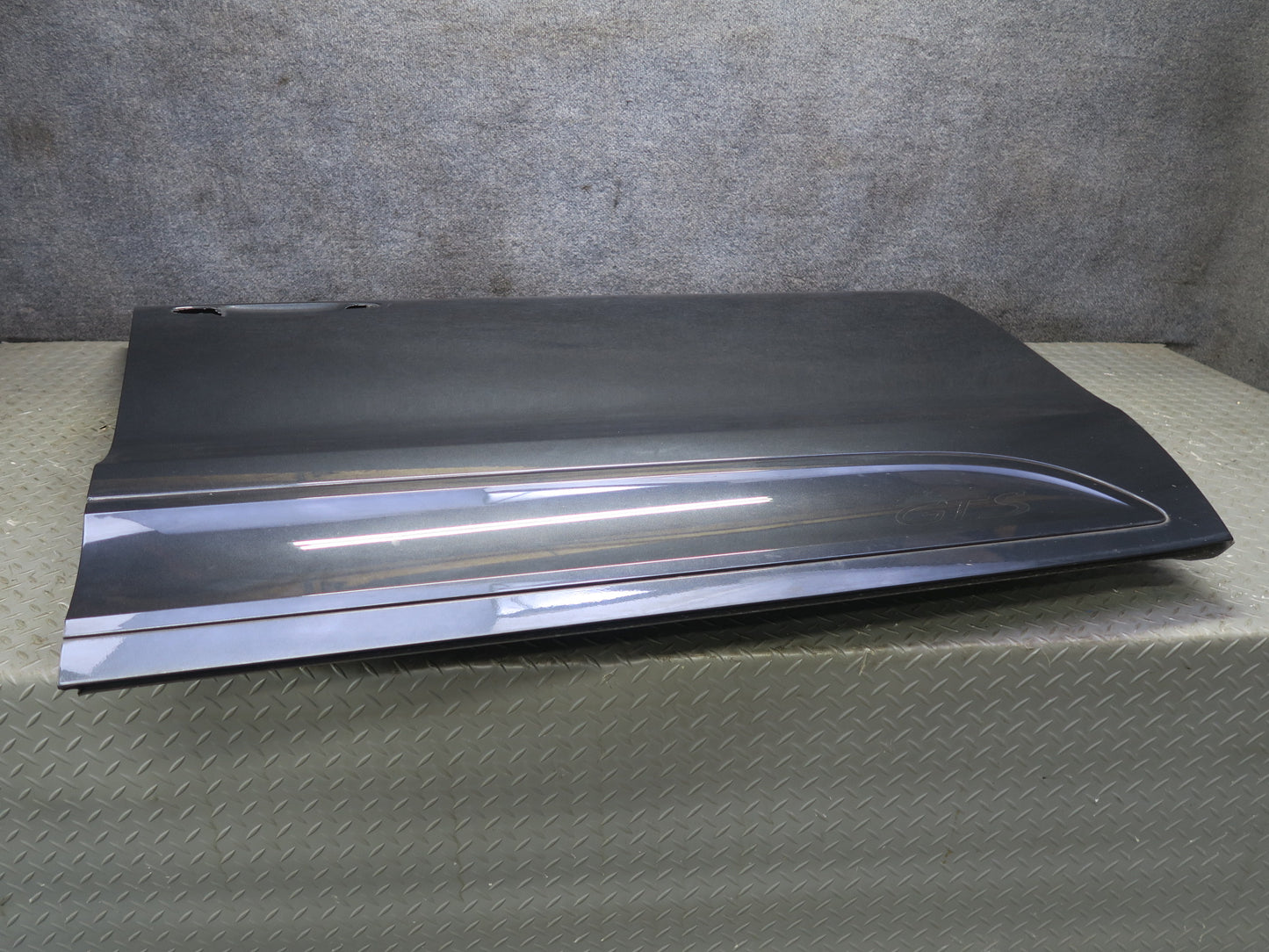 2015-2018 Porsche Macan Front Right Door Shell Panel Volcano Gray Metallic