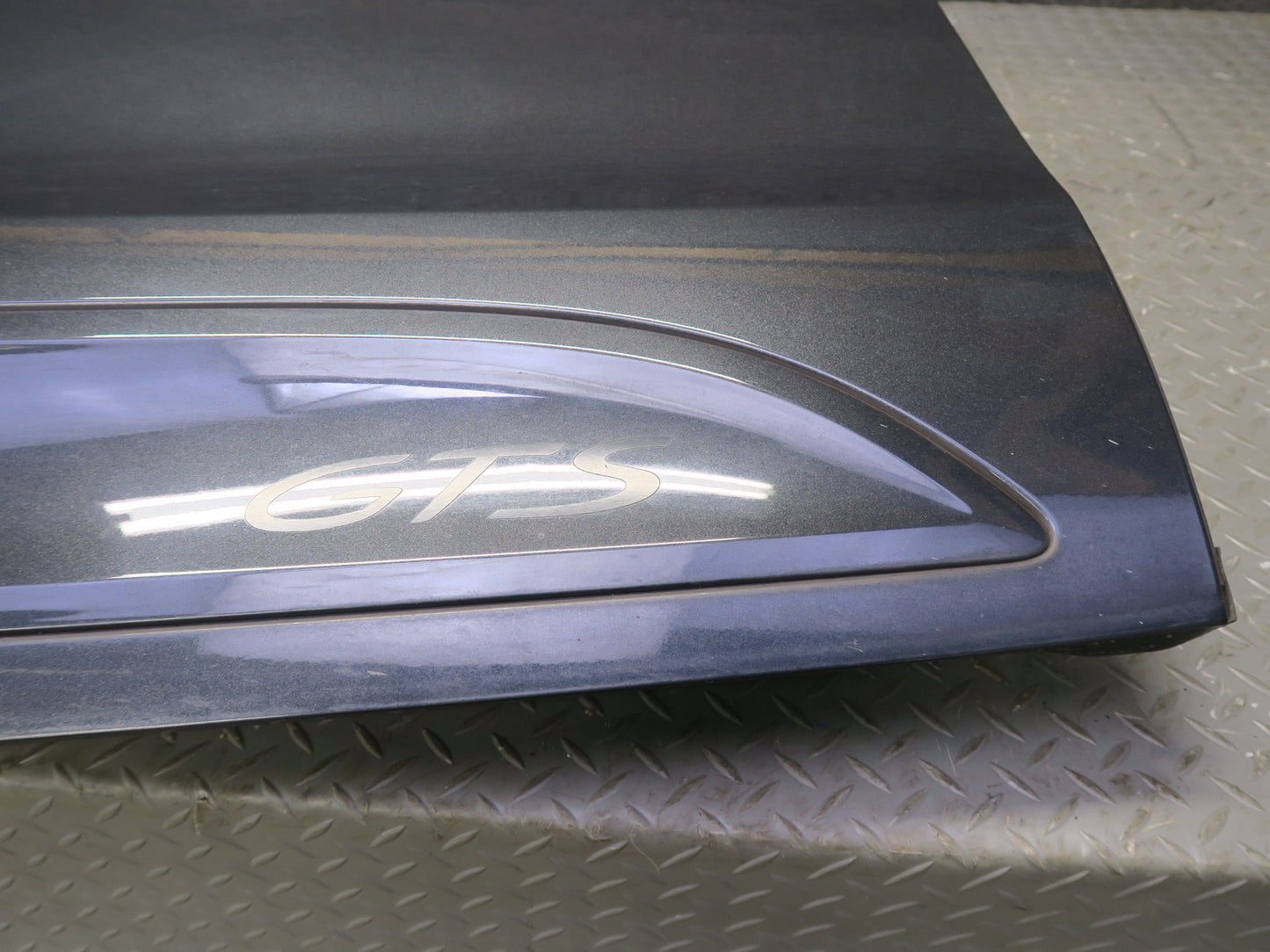 2015-2018 Porsche Macan Front Right Door Shell Panel Volcano Gray Metallic
