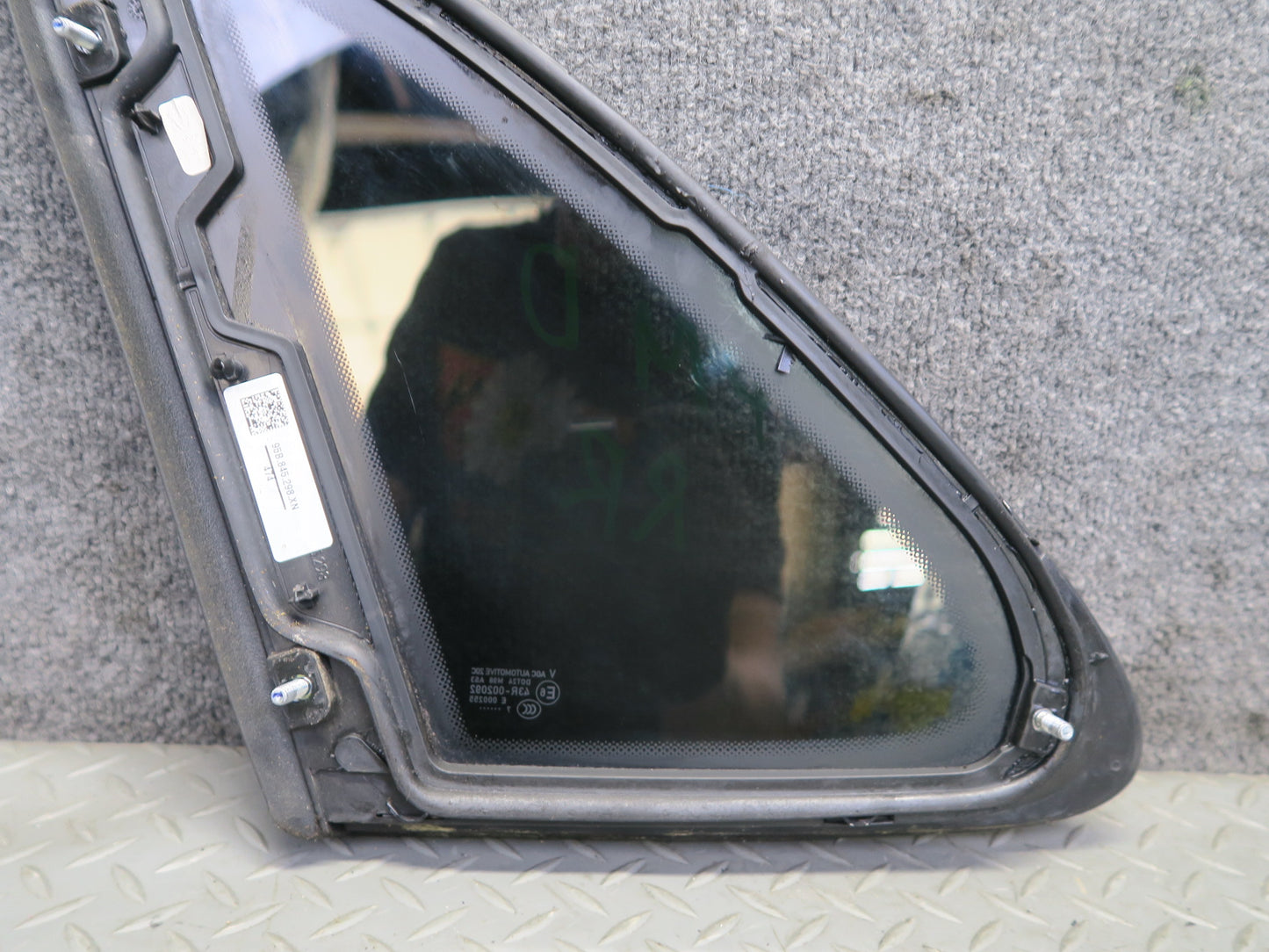 2015-2024 Porsche Macan Rear Right Quarter Glass Window 95B845298XN
