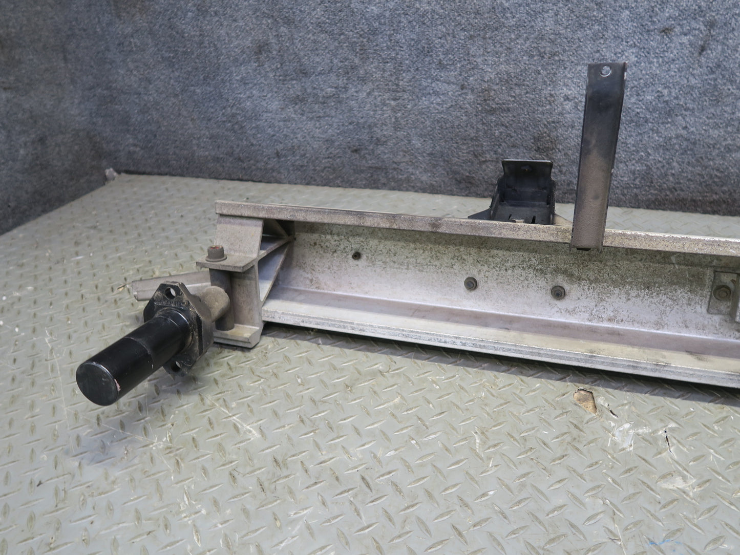 1987 Porsche 928 Rear Bumper Impact Reinforcement Bar w Absorbers 59K Miles