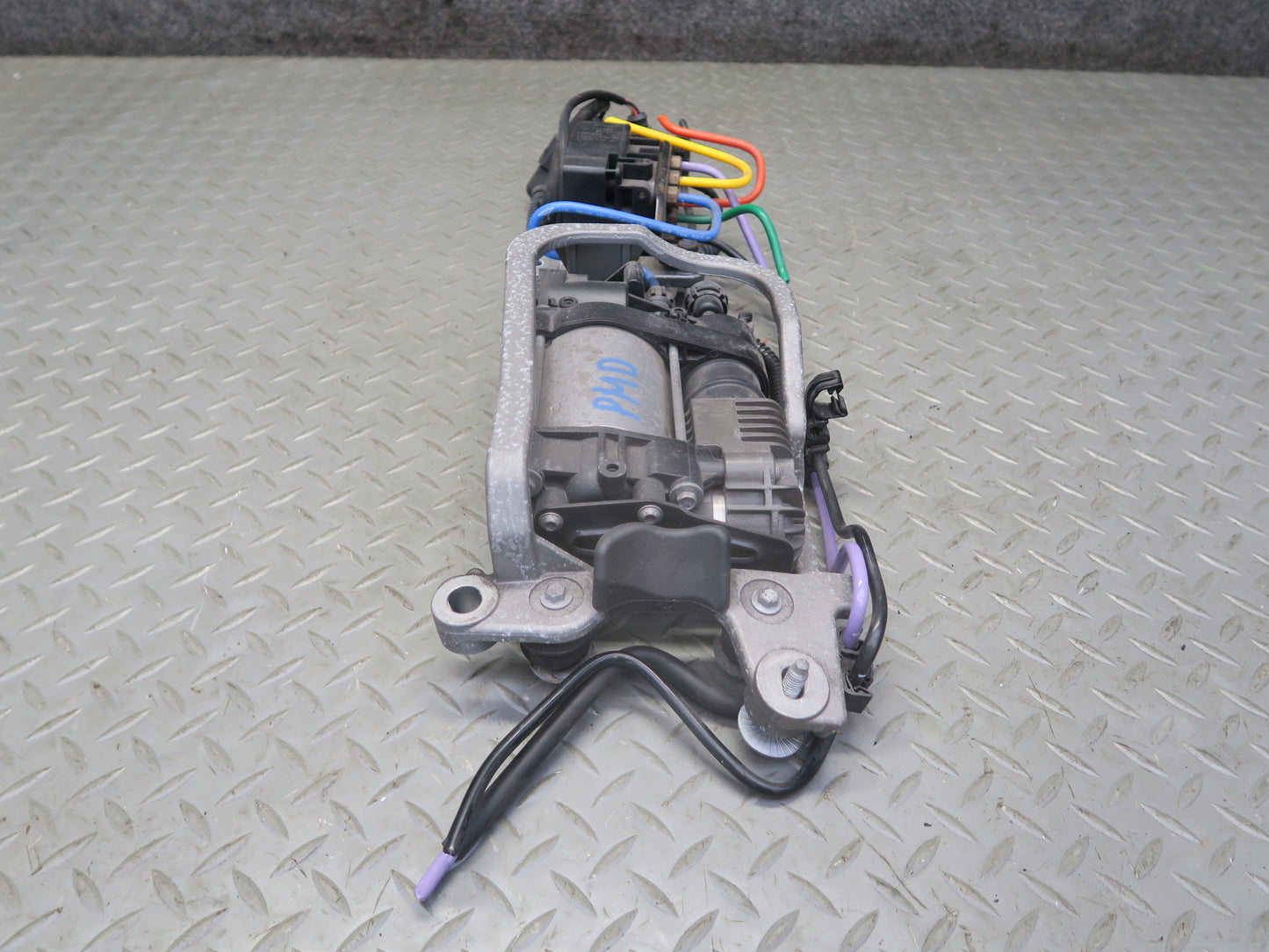 2015-2018 Porsche Macan Air Suspension Compressor Pump w Valve Block 87K Miles
