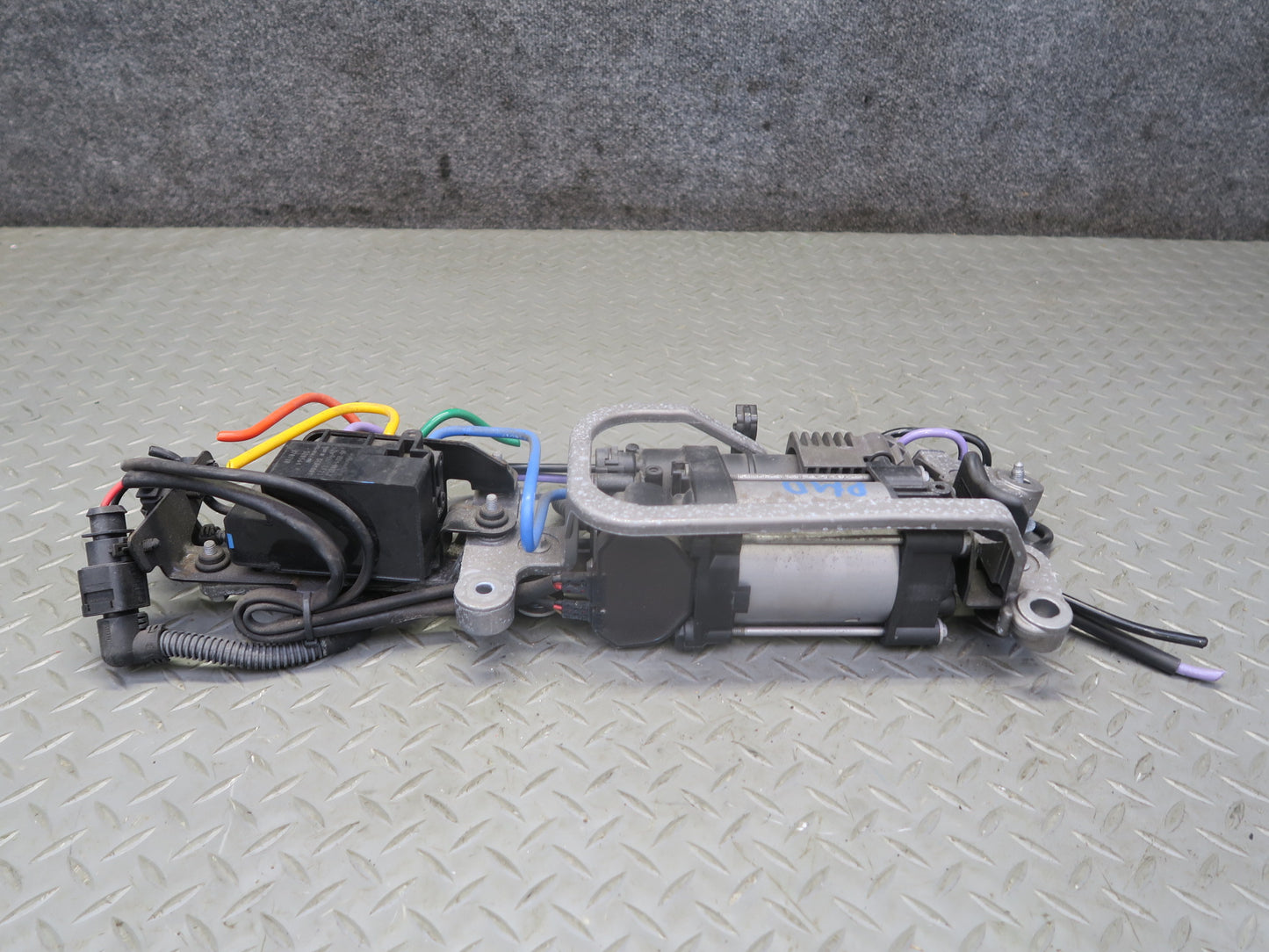 2015-2018 Porsche Macan Air Suspension Compressor Pump w Valve Block 87K Miles