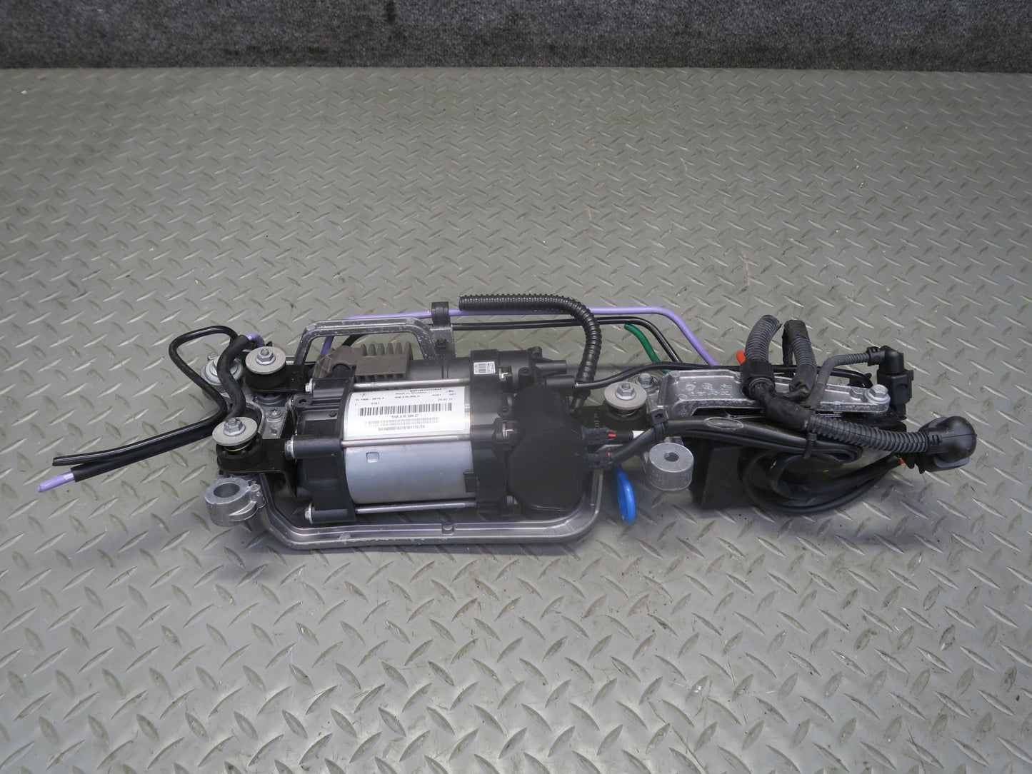 2015-2018 Porsche Macan Air Suspension Compressor Pump w Valve Block 87K Miles