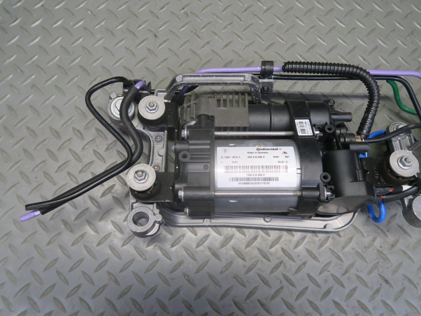 2015-2018 Porsche Macan Air Suspension Compressor Pump w Valve Block 87K Miles