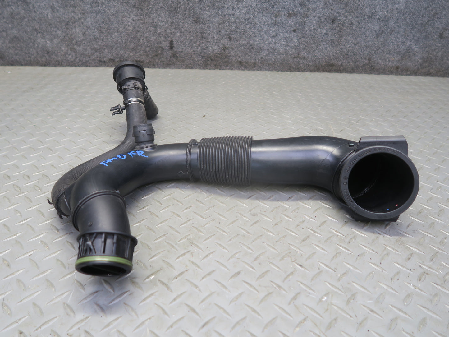 2015-2018 Porsche Macan 3.0L Right Engine Air Intake Hose Pipe Line