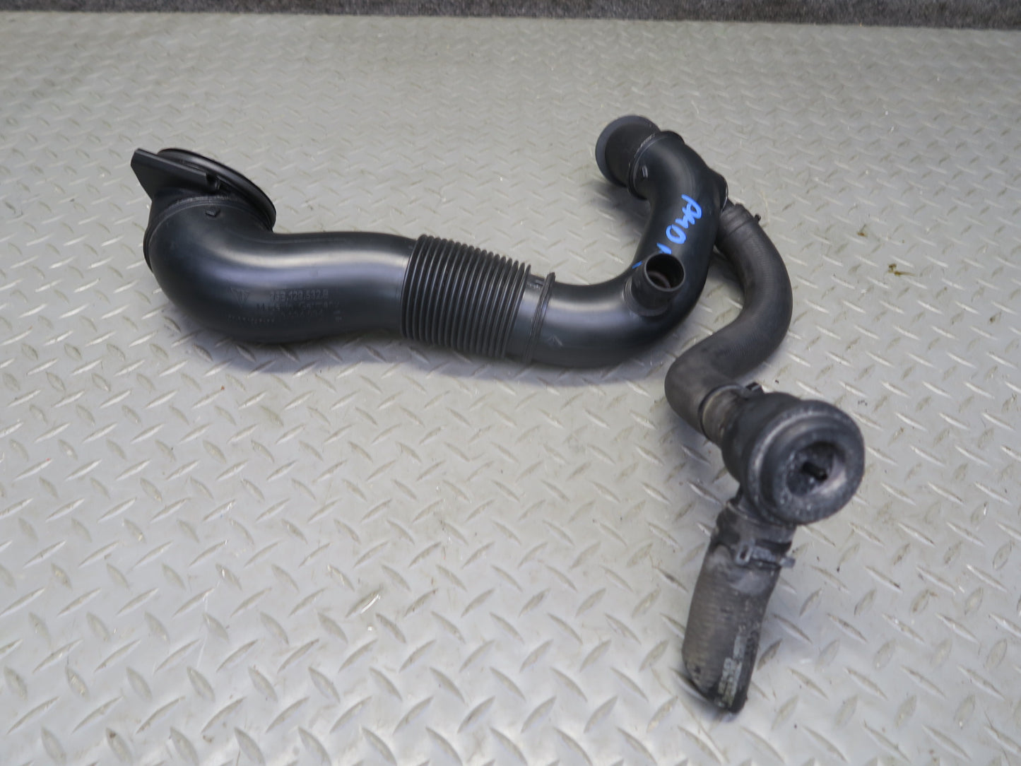 2015-2018 Porsche Macan 3.0L Right Engine Air Intake Hose Pipe Line