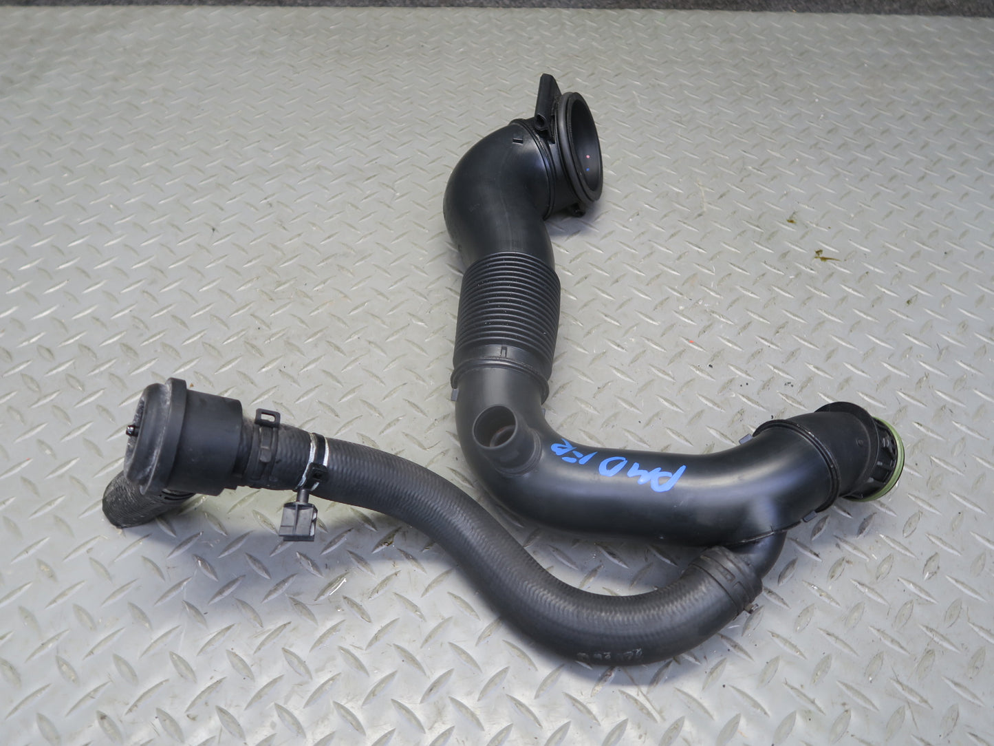 2015-2018 Porsche Macan 3.0L Right Engine Air Intake Hose Pipe Line