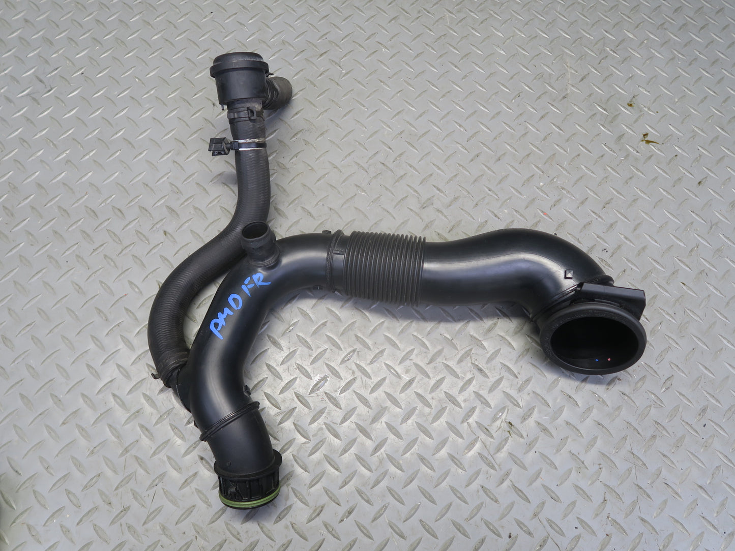 2015-2018 Porsche Macan 3.0L Right Engine Air Intake Hose Pipe Line