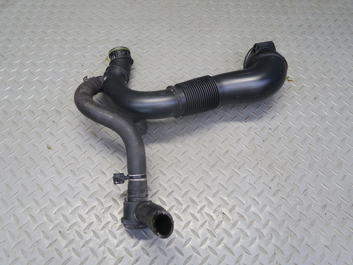 2015-2018 Porsche Macan 3.0L Right Engine Air Intake Hose Pipe Line