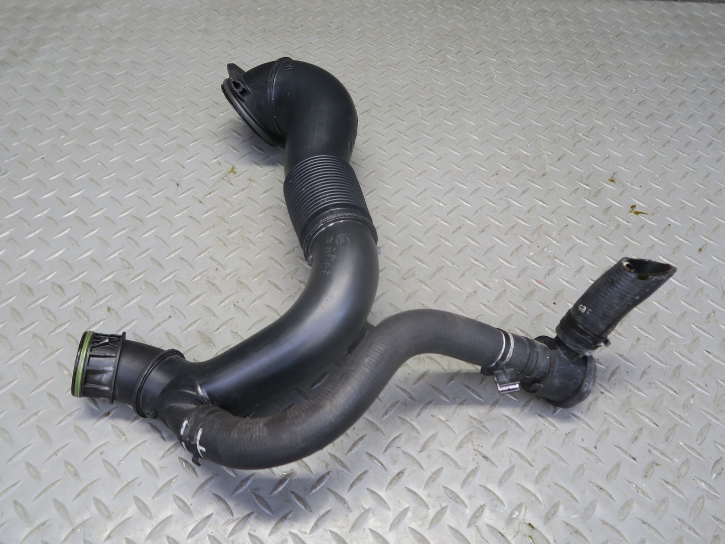 2015-2018 Porsche Macan 3.0L Right Engine Air Intake Hose Pipe Line