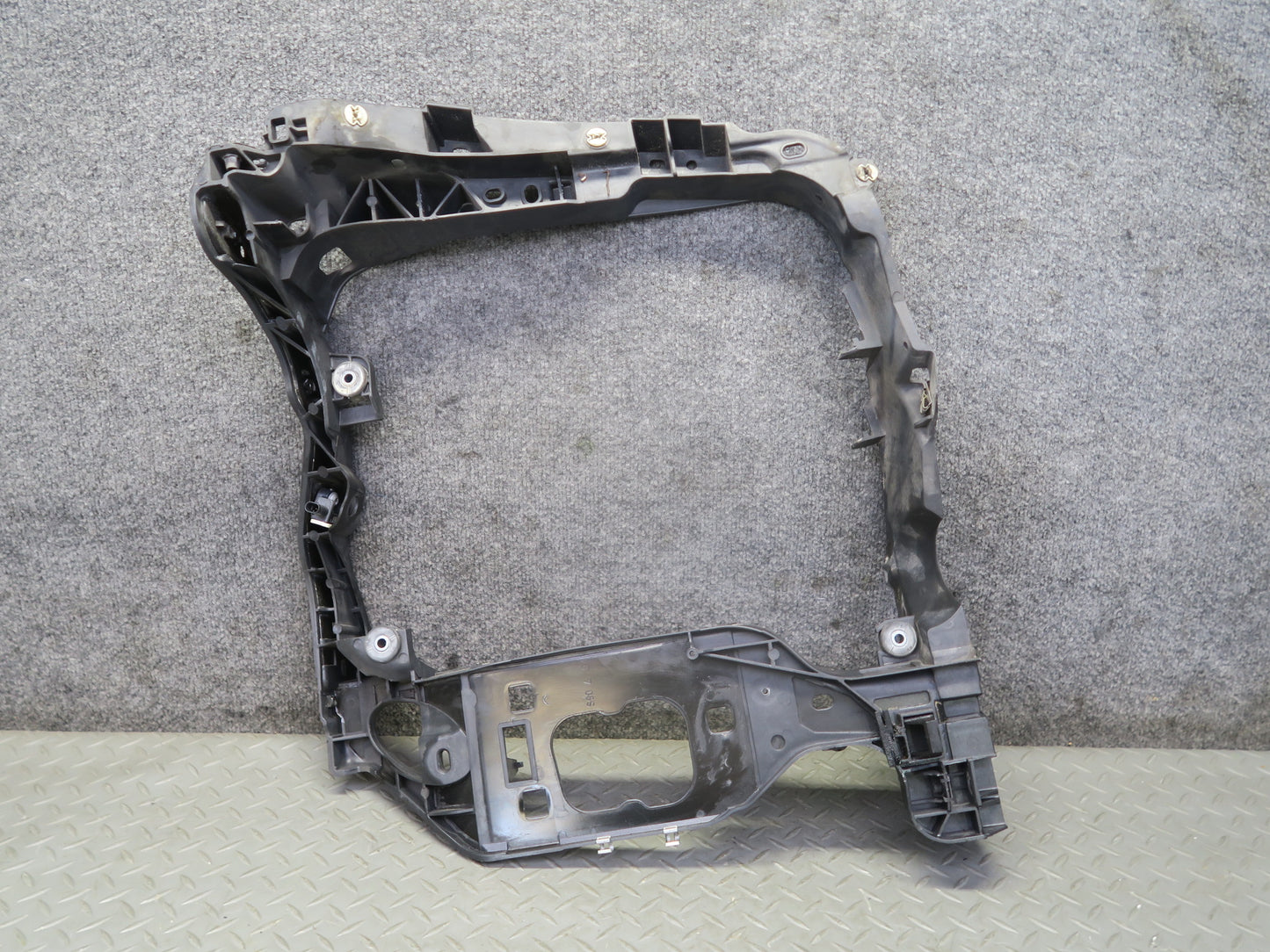 2015-2018 Porsche Macan Front Right Radiator Core Support Bracket