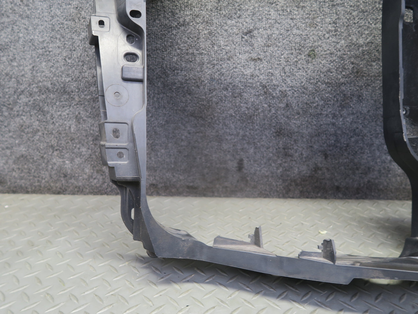 2015-2018 Porsche Macan Front Right Radiator Core Support Bracket