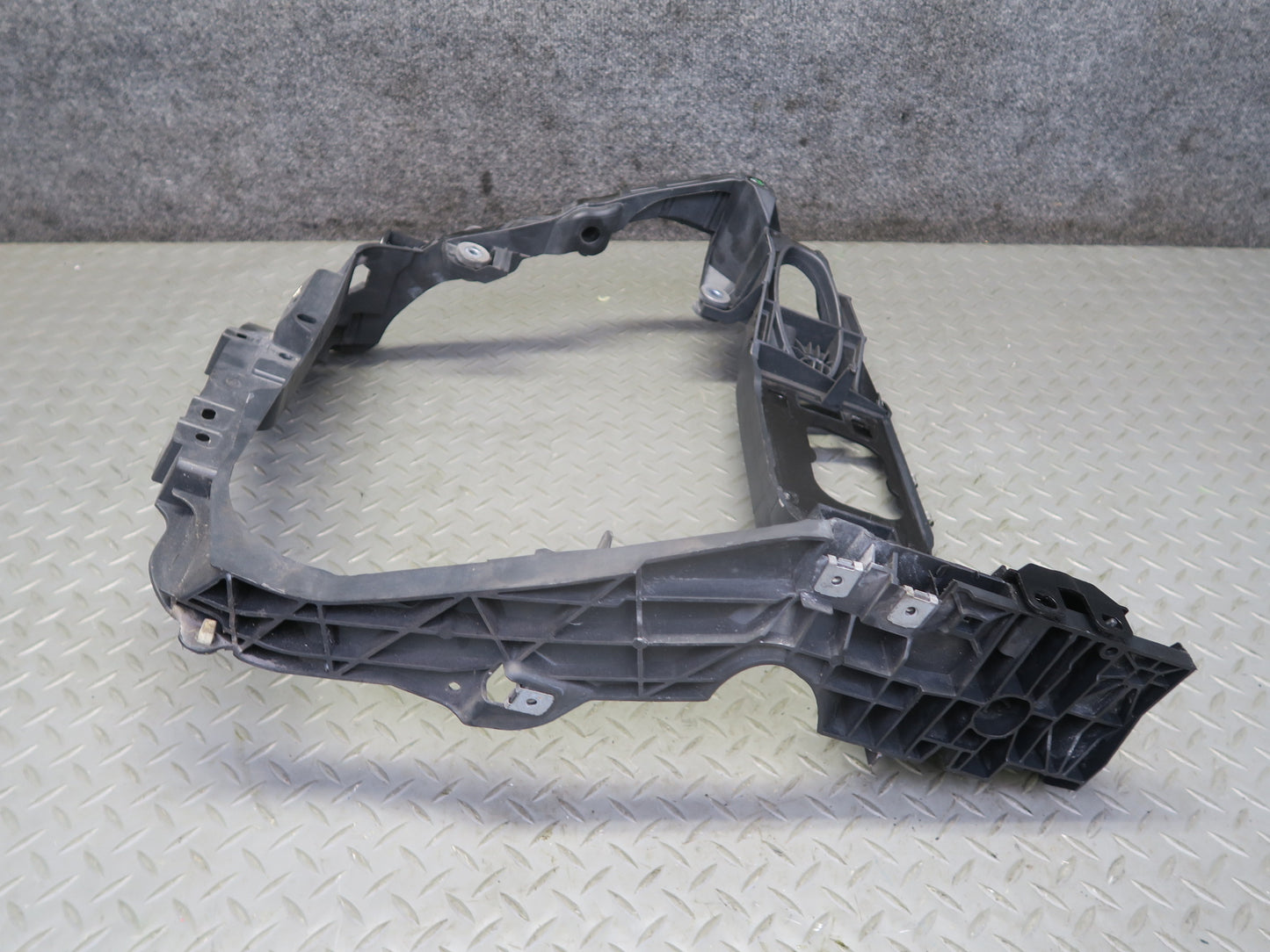 2015-2018 Porsche Macan Front Right Radiator Core Support Bracket