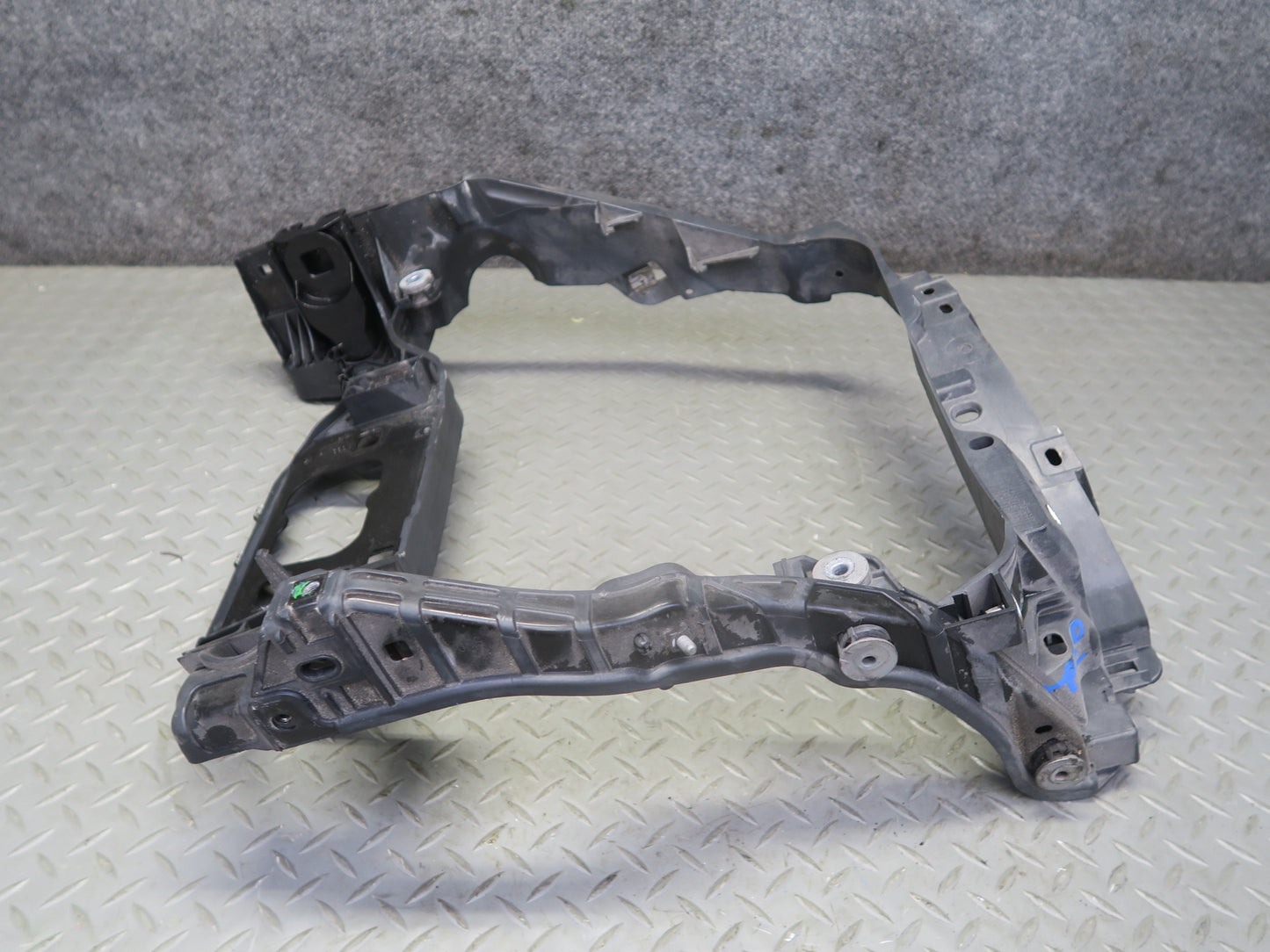2015-2018 Porsche Macan Front Right Radiator Core Support Bracket
