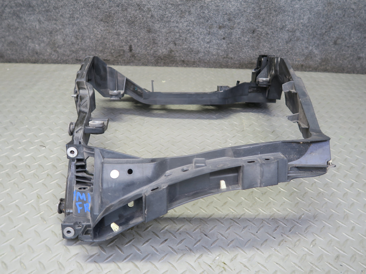2015-2018 Porsche Macan Front Right Radiator Core Support Bracket