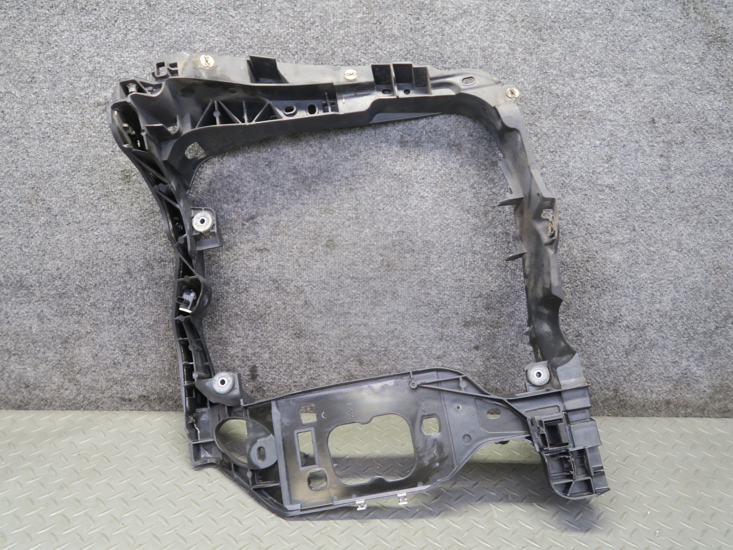2015-2018 Porsche Macan Front Right Radiator Core Support Bracket